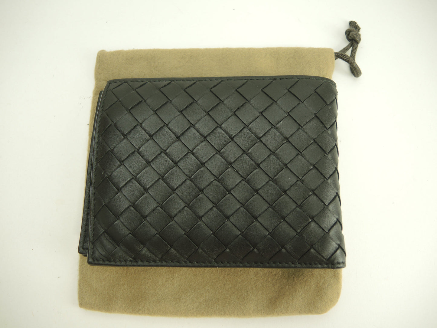 Bottega Veneta, portafoglio a due ante, pelle nera intrecciata, portafoglio compatto @B02598050U