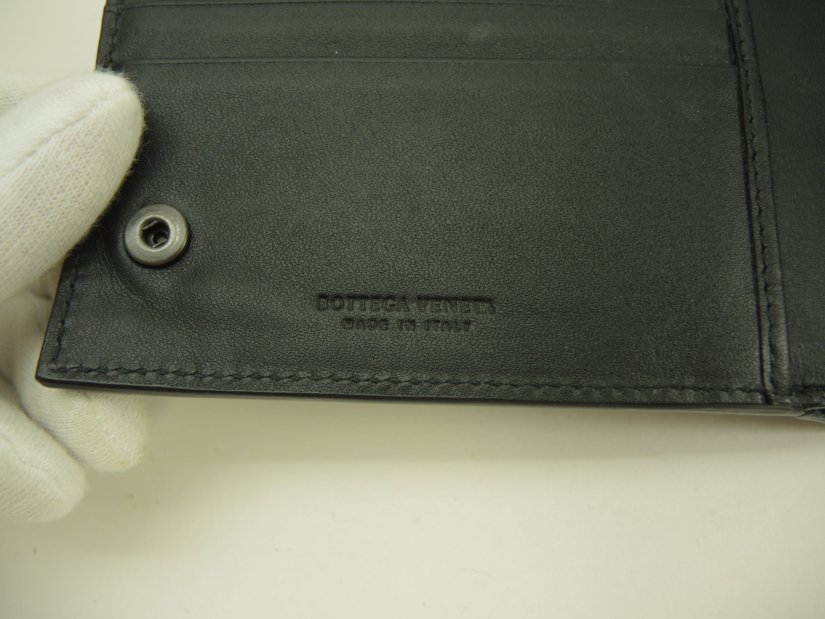 Bottega Veneta, portafoglio a due ante, pelle nera intrecciata, portafoglio compatto @B02598050U