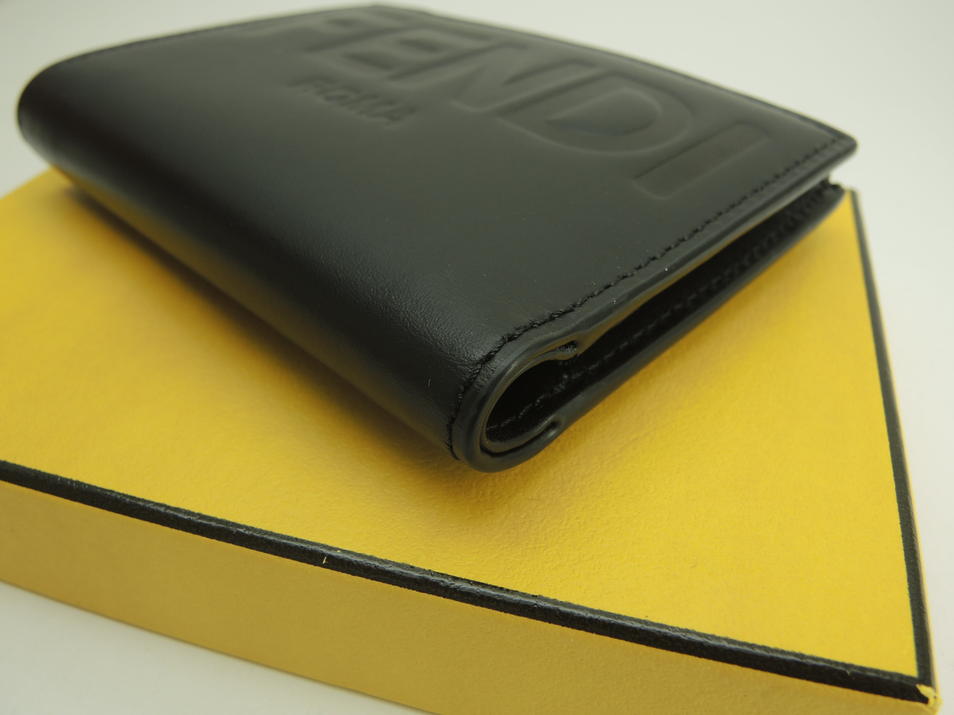 Fendi Compact Wallet Logo Pelle Nera Portafoglio a 2 ante Nuovo@4