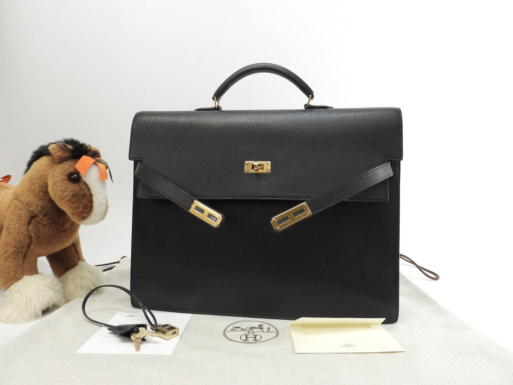 Hermès Kelly Depeches 38 Ardenne Nera, hardware oro, cartella @ 1