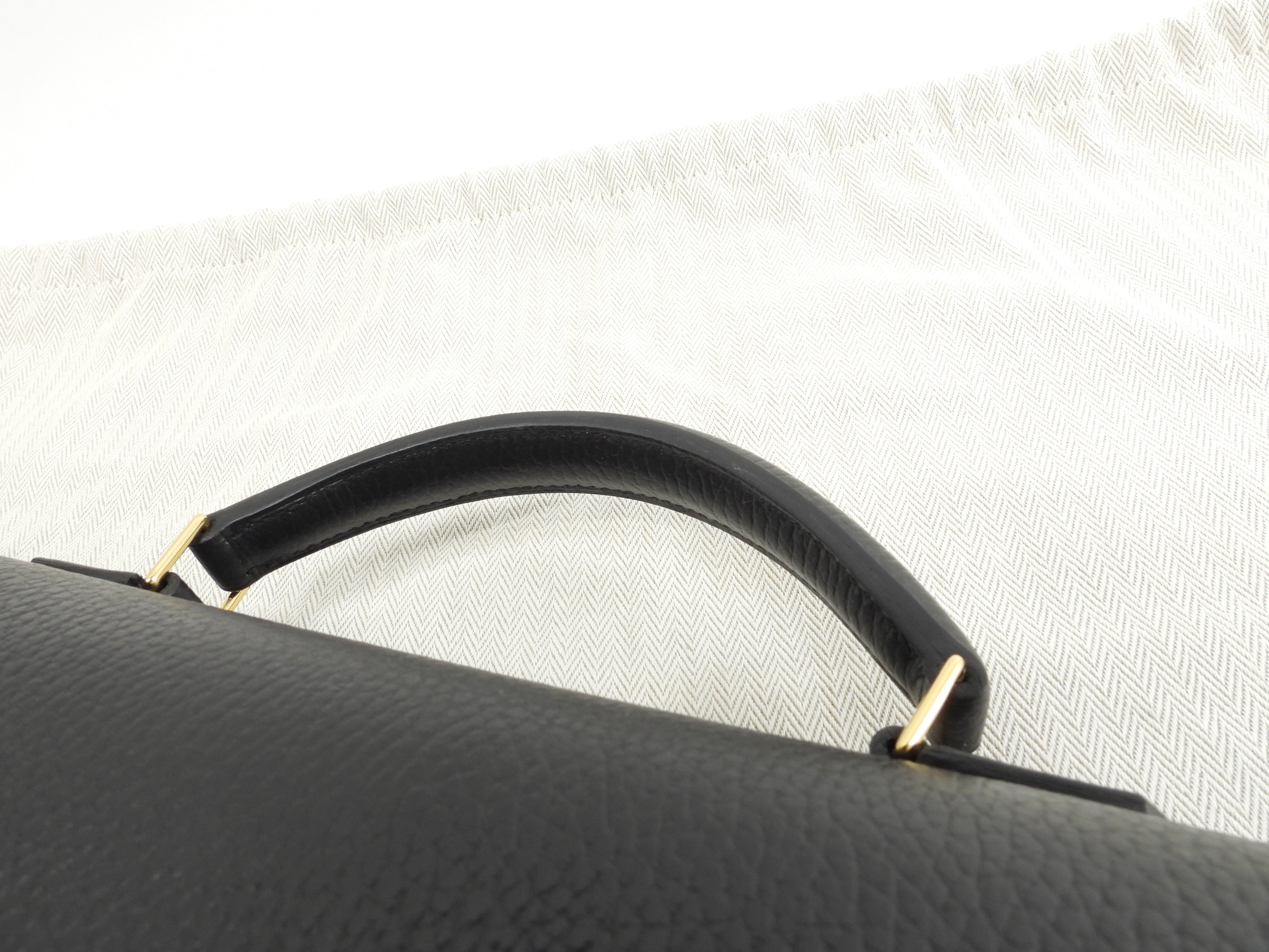 Hermès Kelly Depeches 38 Ardenne Nera, hardware oro, cartella @ 1