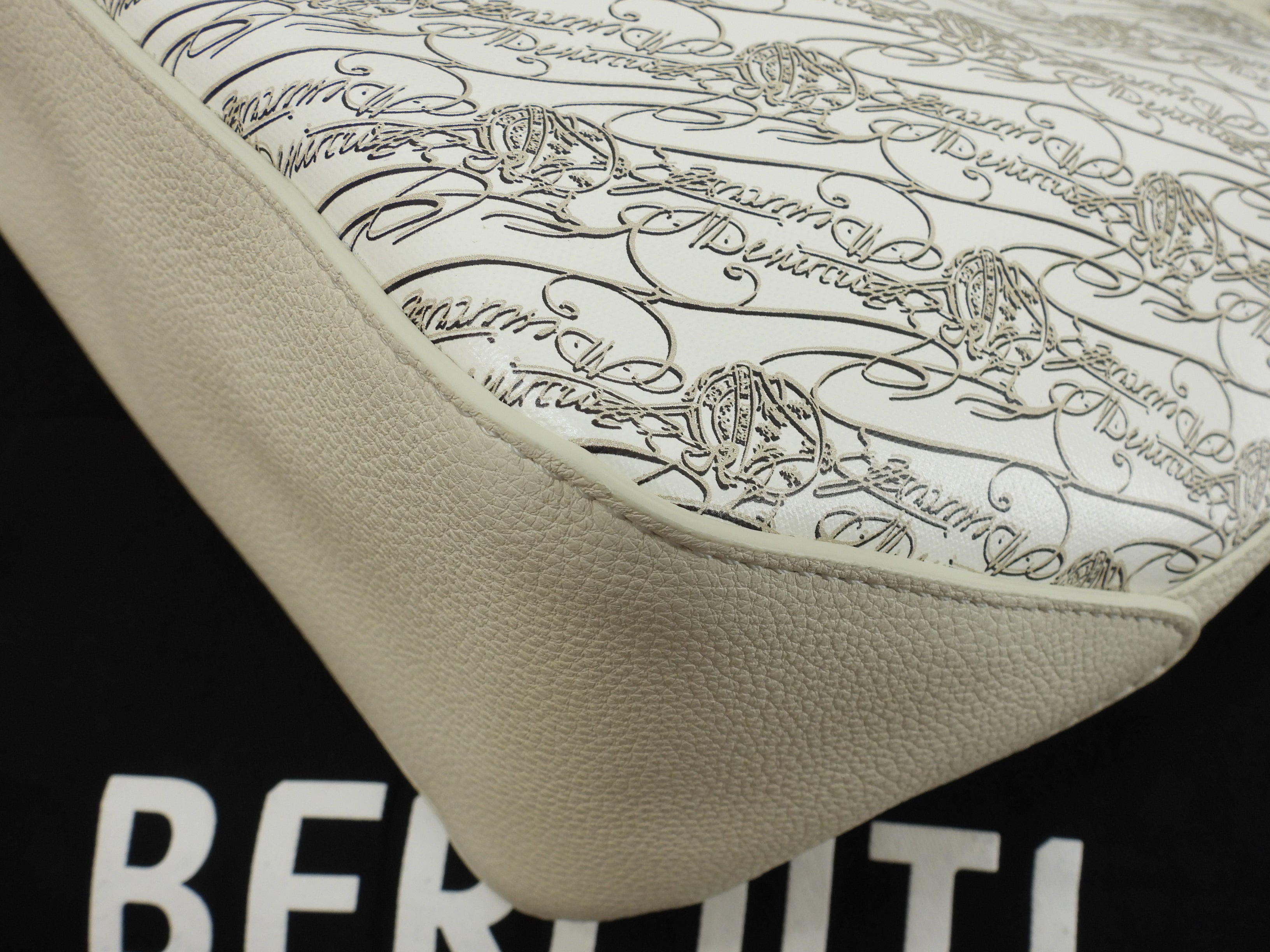Berluti Toujours Japan Limited PVC Pelle Bianca Borsa Tote da Uomo Inutilizzata @B0293