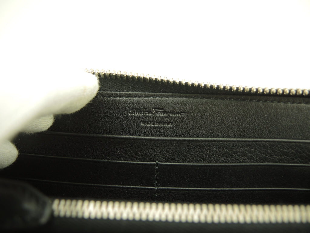 Salvatore Ferragamo Portafoglio lungo Gancini in pelle nera Nuovo @IY-66A649