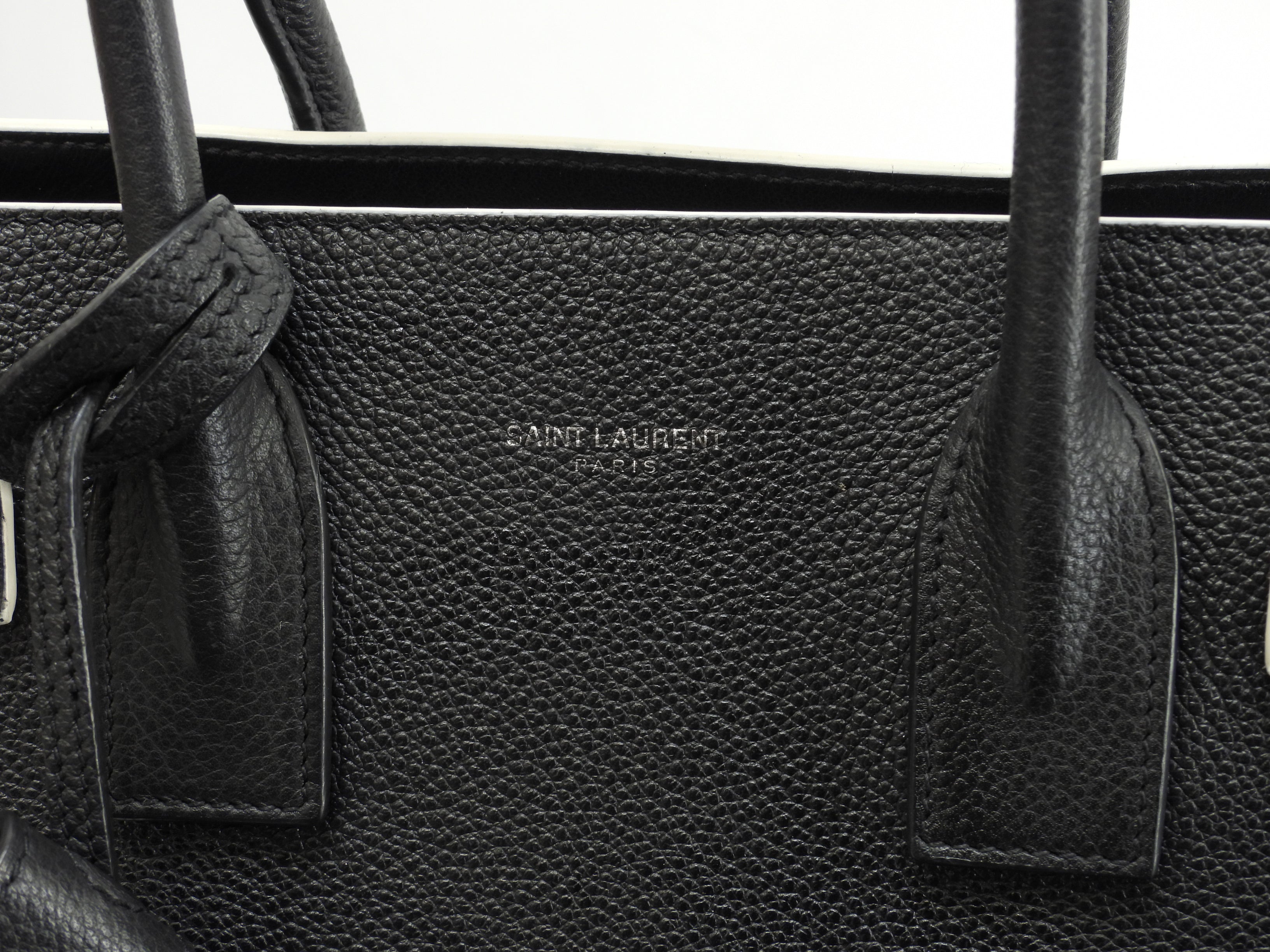 Borsa a mano Saint Laurent Sac de Jour Baby YSL in pelle bianco e nero con tracolla, come nuova @ 88
