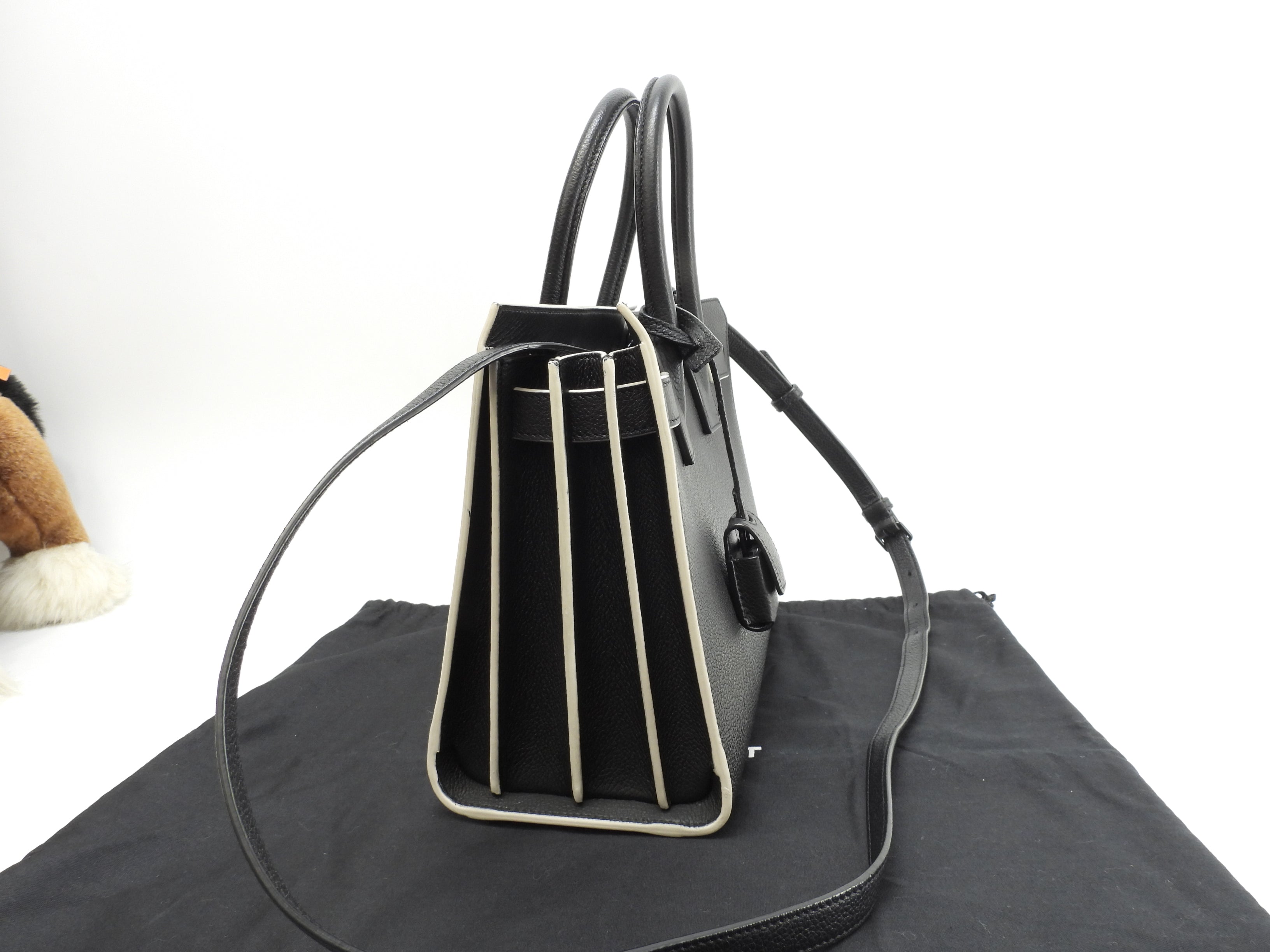 Borsa a mano Saint Laurent Sac de Jour Baby YSL in pelle bianco e nero con tracolla, come nuova @ 88