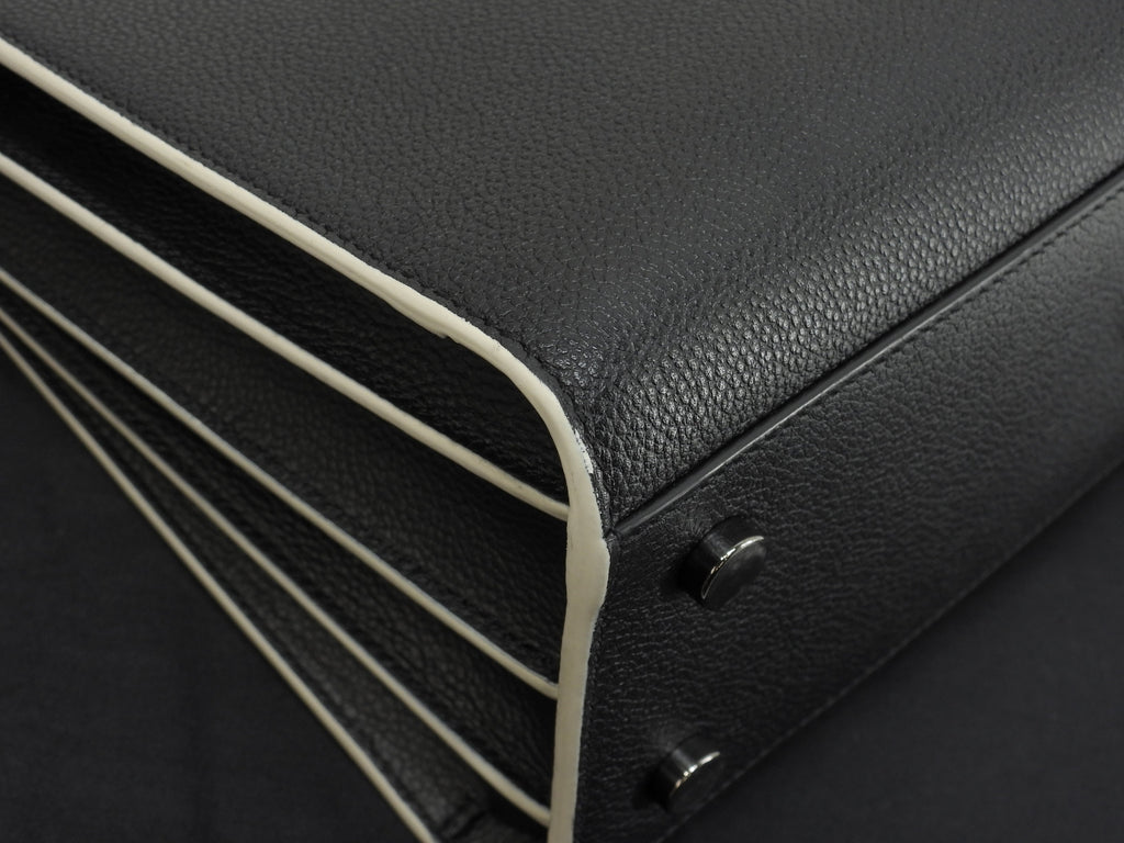 Borsa a mano Saint Laurent Sac de Jour Baby YSL in pelle bianco e nero con tracolla, come nuova @ 88