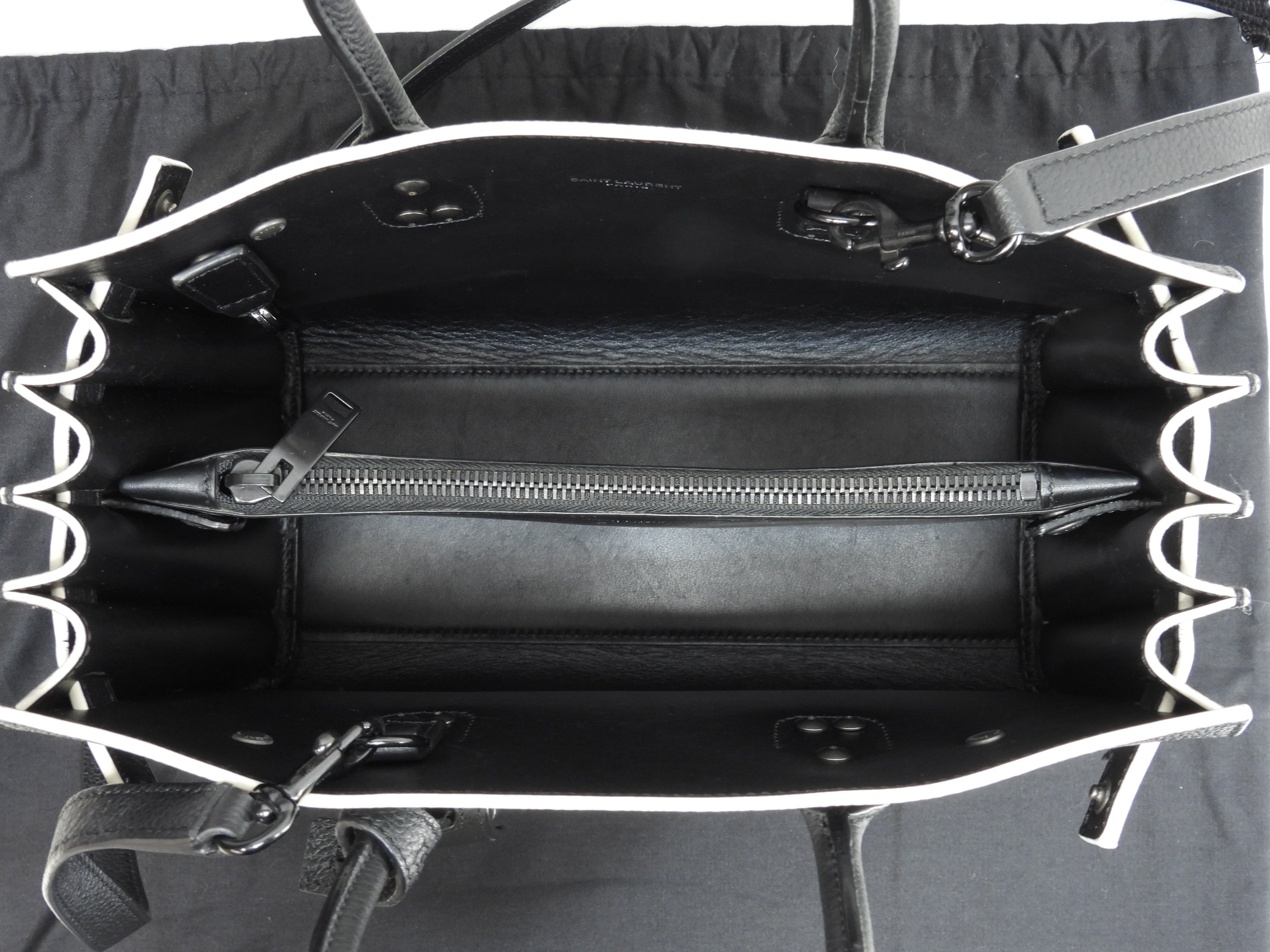 Borsa a mano Saint Laurent Sac de Jour Baby YSL in pelle bianco e nero con tracolla, come nuova @ 88