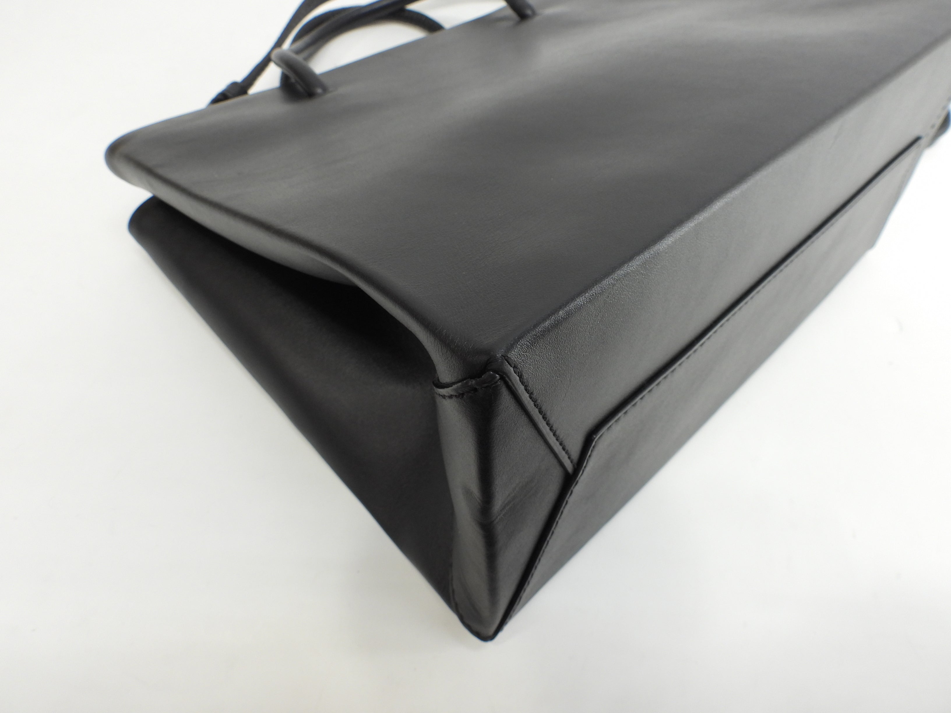Moschino borsa shopper piccola in pelle nera con logo borchiato e tracolla, tote, @1