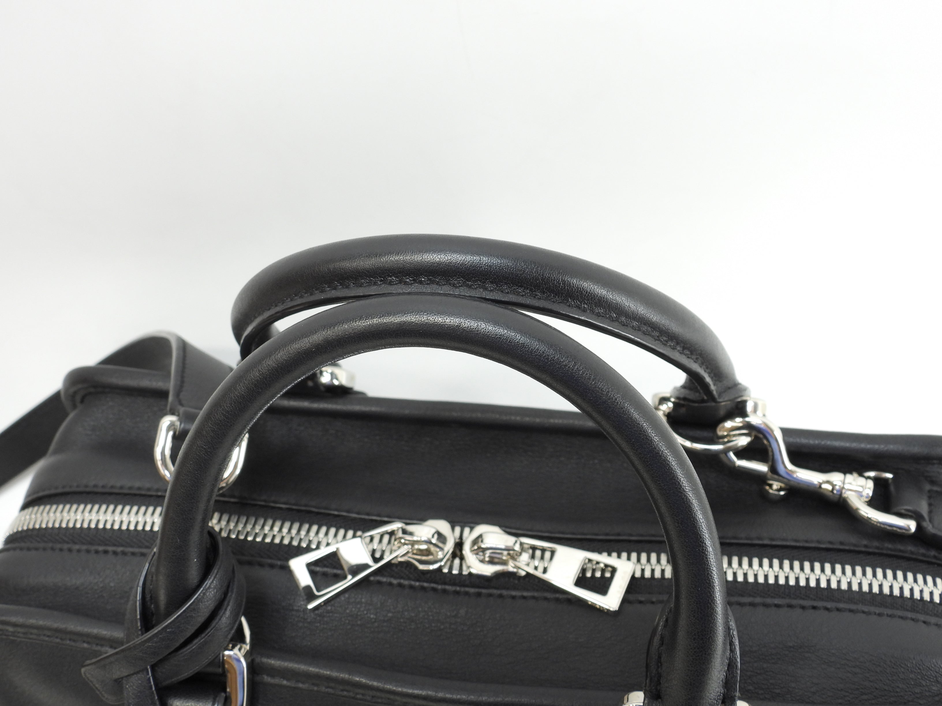 LOEWE Amazona 28 con tracolla in pelle liscia nera borsa a mano hardware argento in condizioni eccellenti@471705