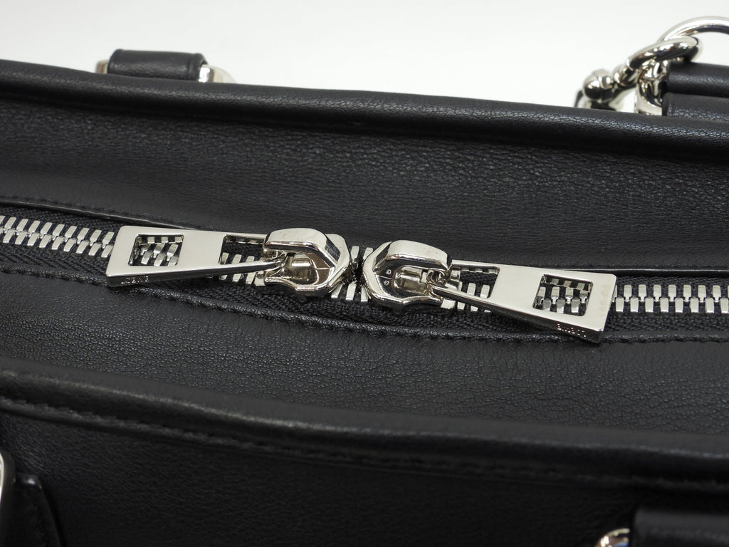 LOEWE Amazona 28 con tracolla in pelle liscia nera borsa a mano hardware argento in condizioni eccellenti@471705