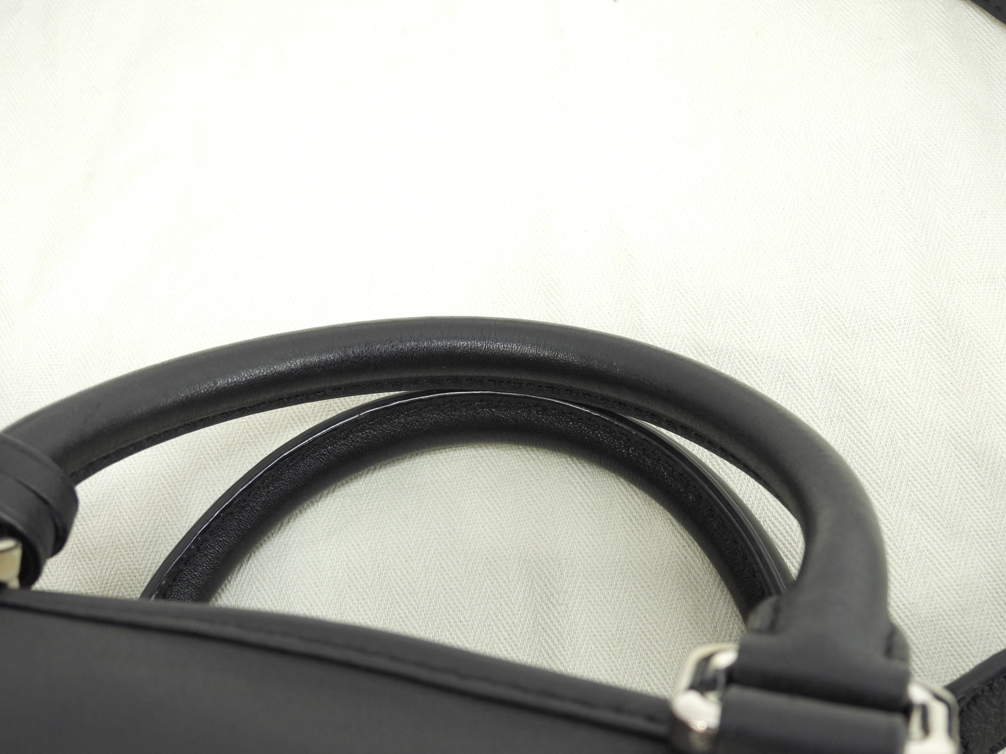 LOEWE Amazona 28 con tracolla in pelle liscia nera borsa a mano hardware argento in condizioni eccellenti@471705