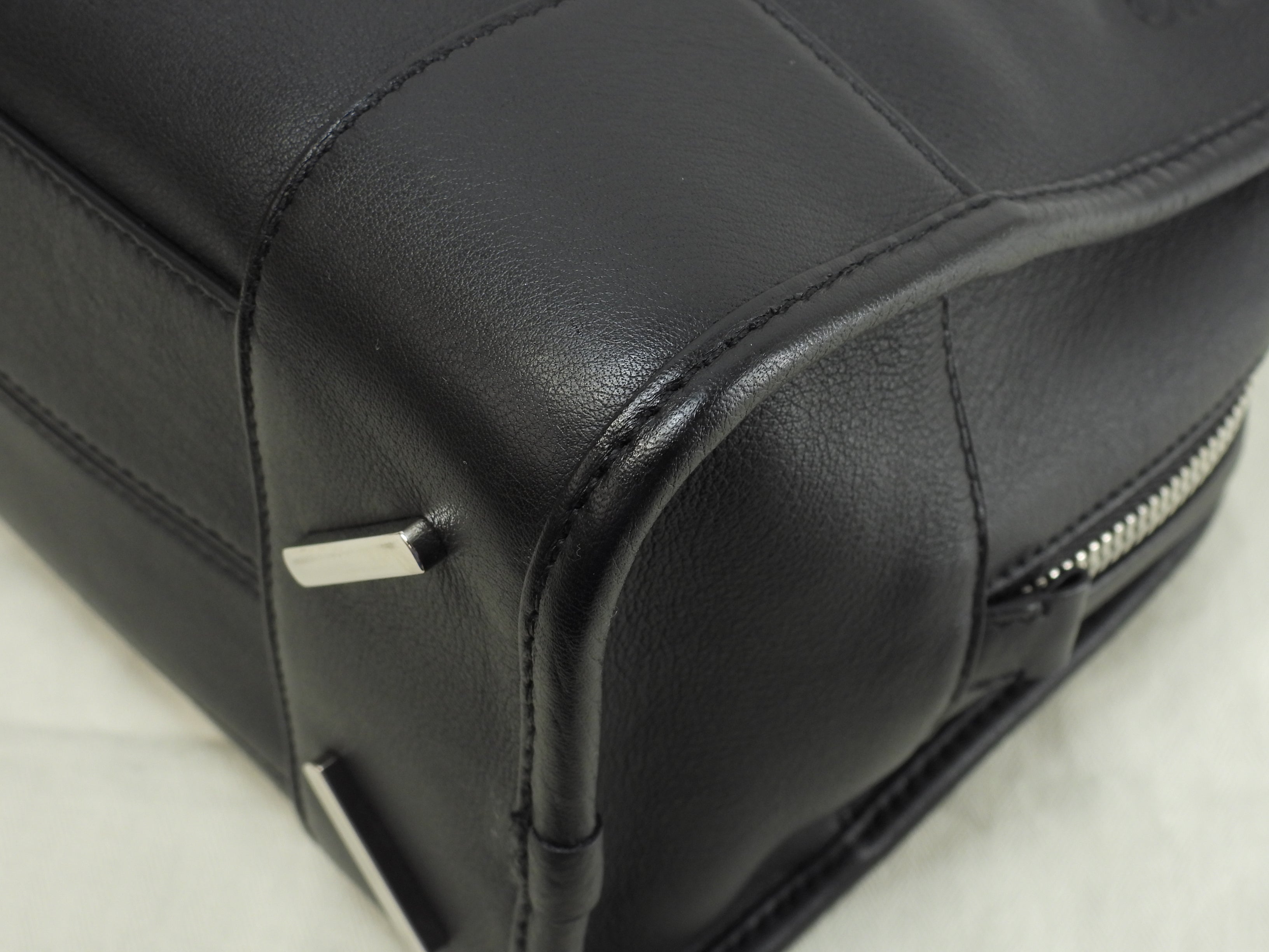 LOEWE Amazona 28 con tracolla in pelle liscia nera borsa a mano hardware argento in condizioni eccellenti@471705