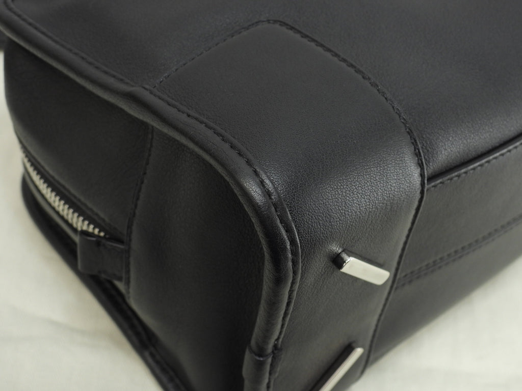 LOEWE Amazona 28 con tracolla in pelle liscia nera borsa a mano hardware argento in condizioni eccellenti@471705