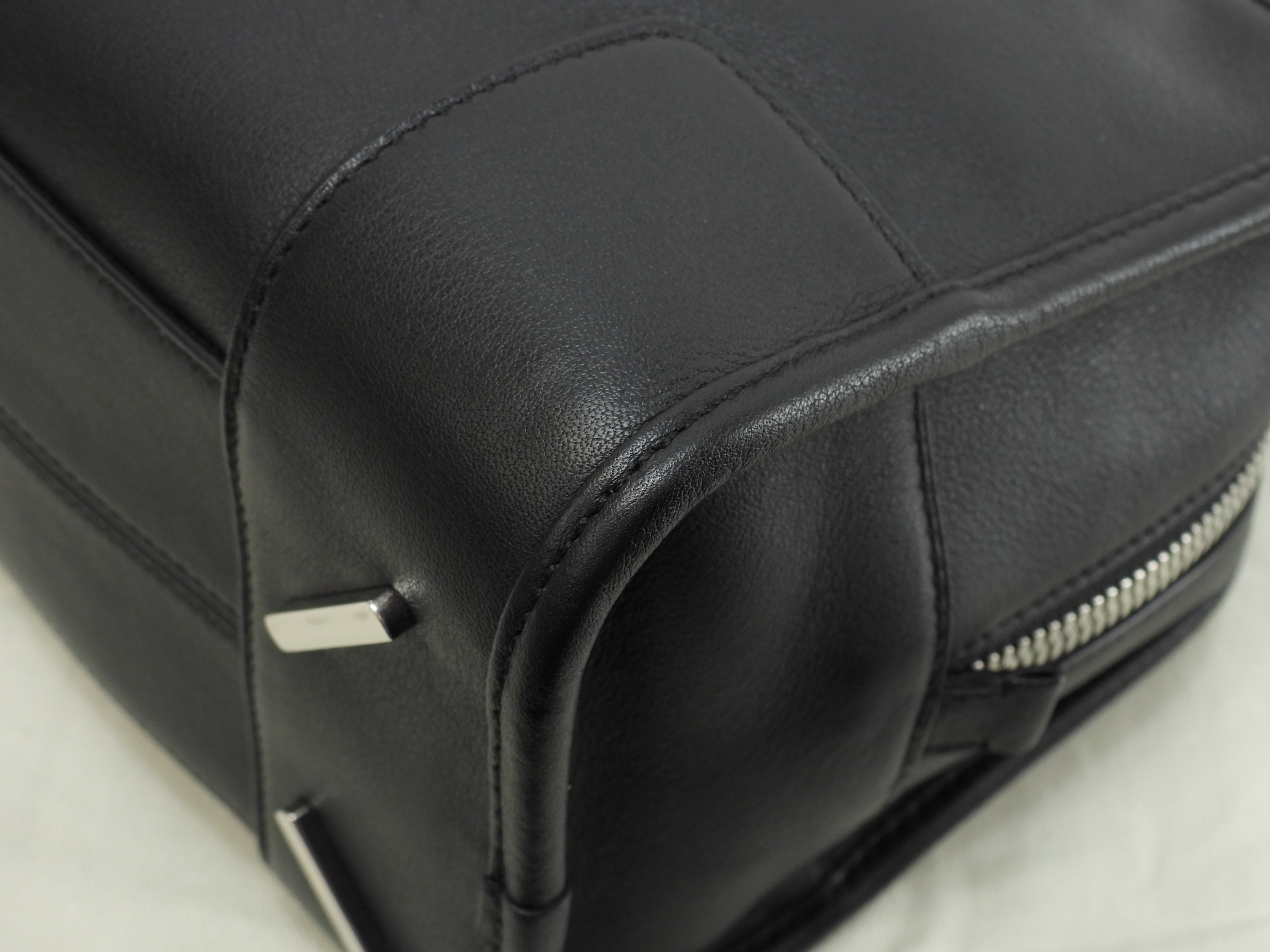 LOEWE Amazona 28 con tracolla in pelle liscia nera borsa a mano hardware argento in condizioni eccellenti@471705