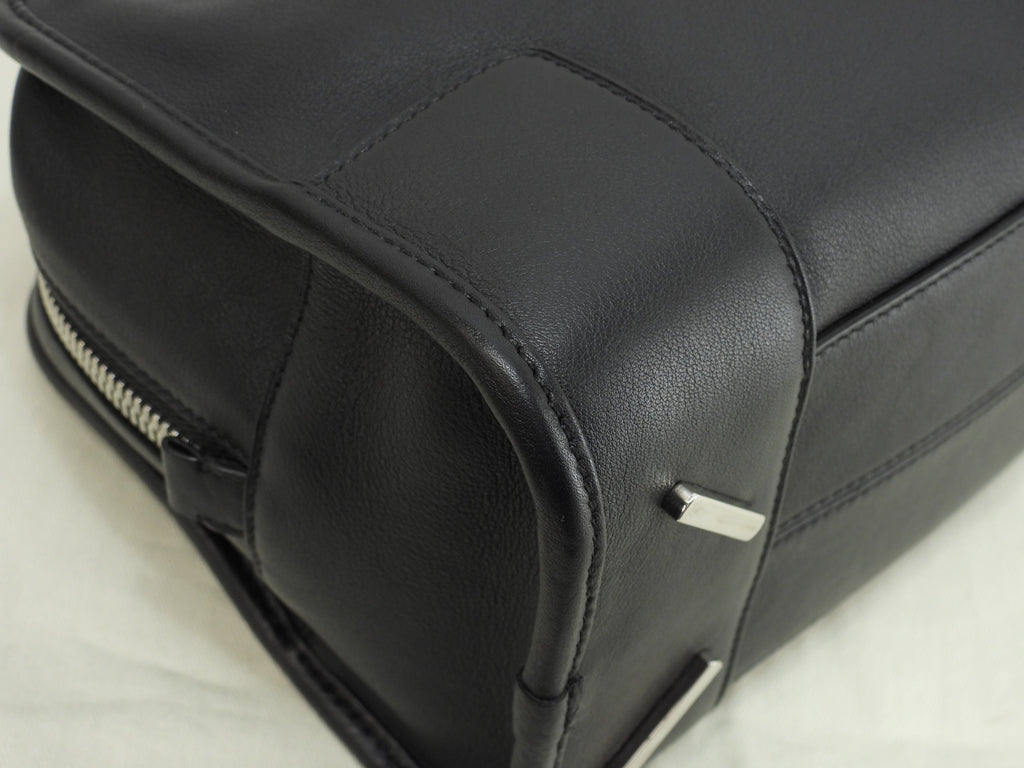 LOEWE Amazona 28 con tracolla in pelle liscia nera borsa a mano hardware argento in condizioni eccellenti@471705