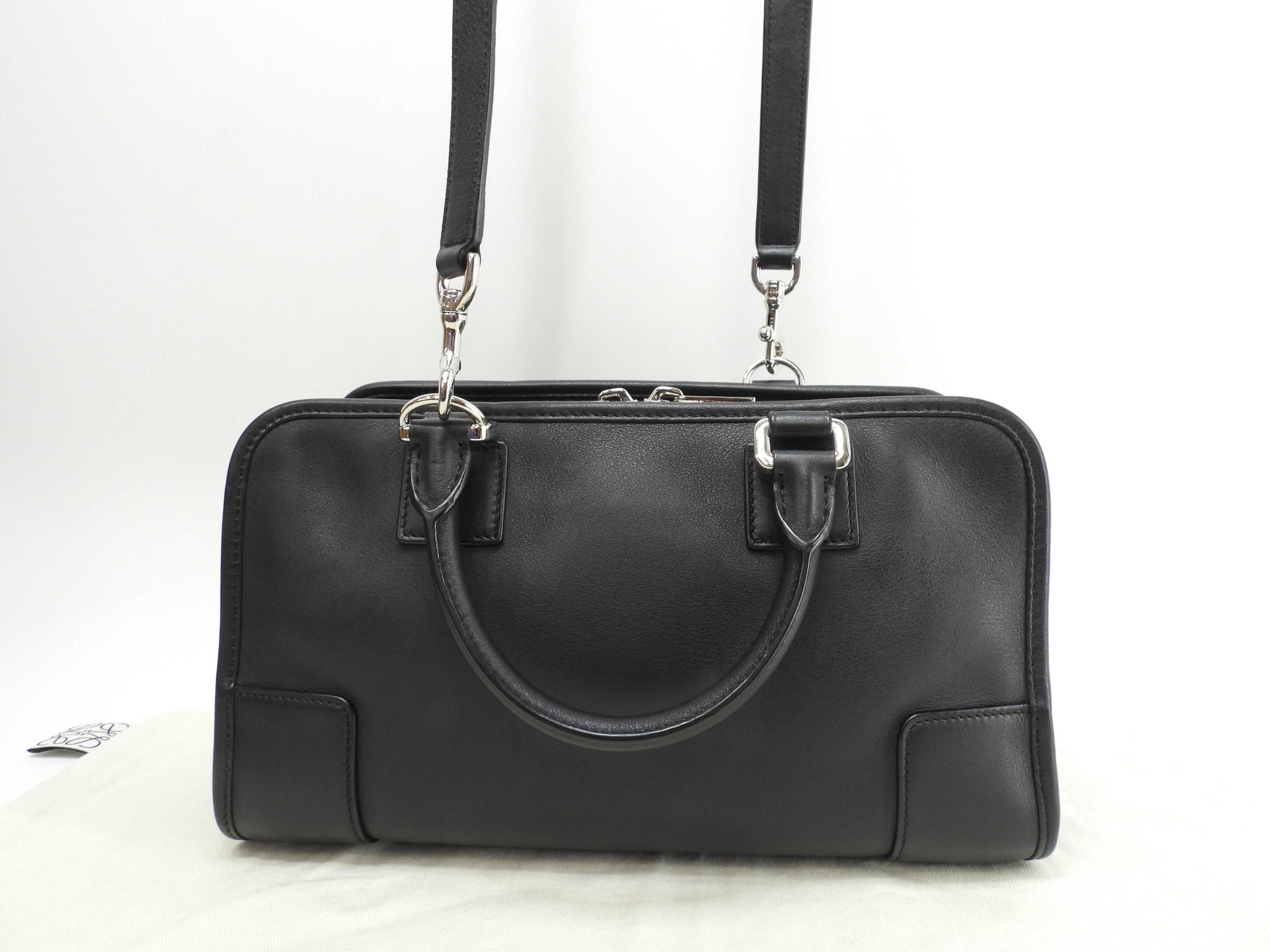 LOEWE Amazona 28 con tracolla in pelle liscia nera borsa a mano hardware argento in condizioni eccellenti@471705