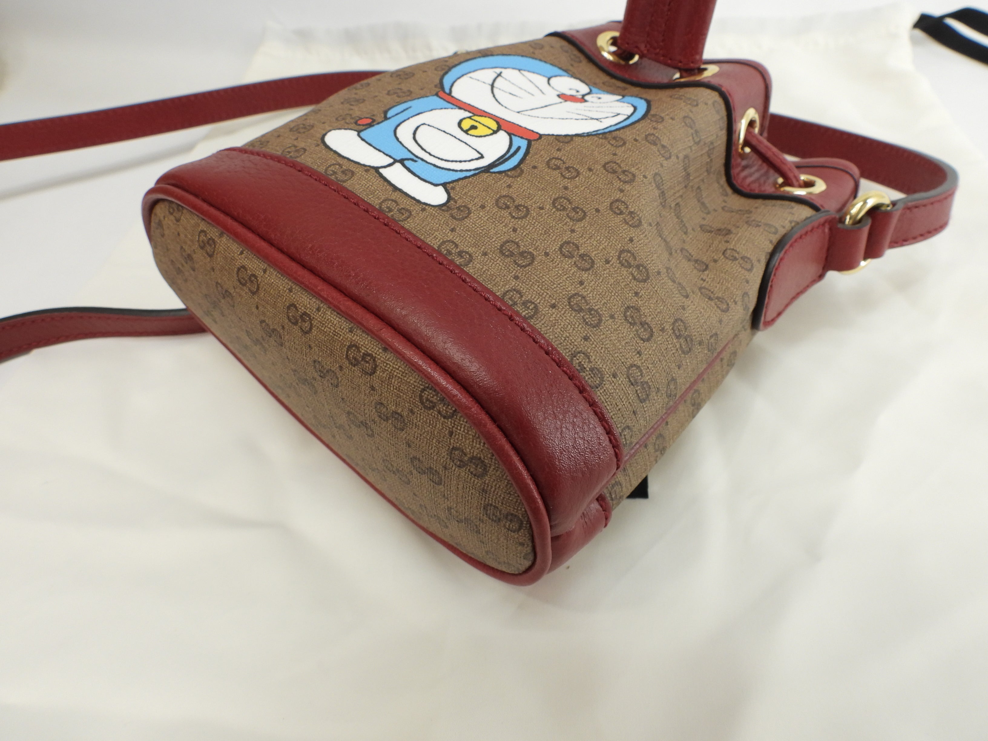 Gucci, pochette a sacchetto, Doraemon, micro GG, marrone e rosso, borsa a tracolla, nuova, @ 3