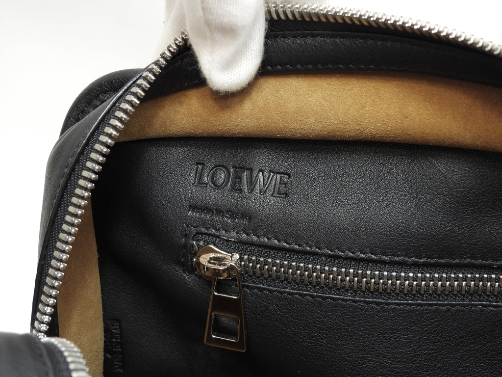 LOEWE Amazona 28 con tracolla in pelle liscia nera borsa a mano hardware argento in condizioni eccellenti@471705