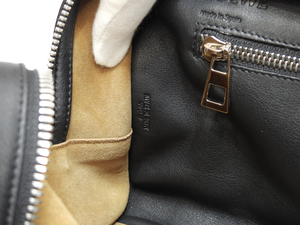 LOEWE Amazona 28 con tracolla in pelle liscia nera borsa a mano hardware argento in condizioni eccellenti@471705