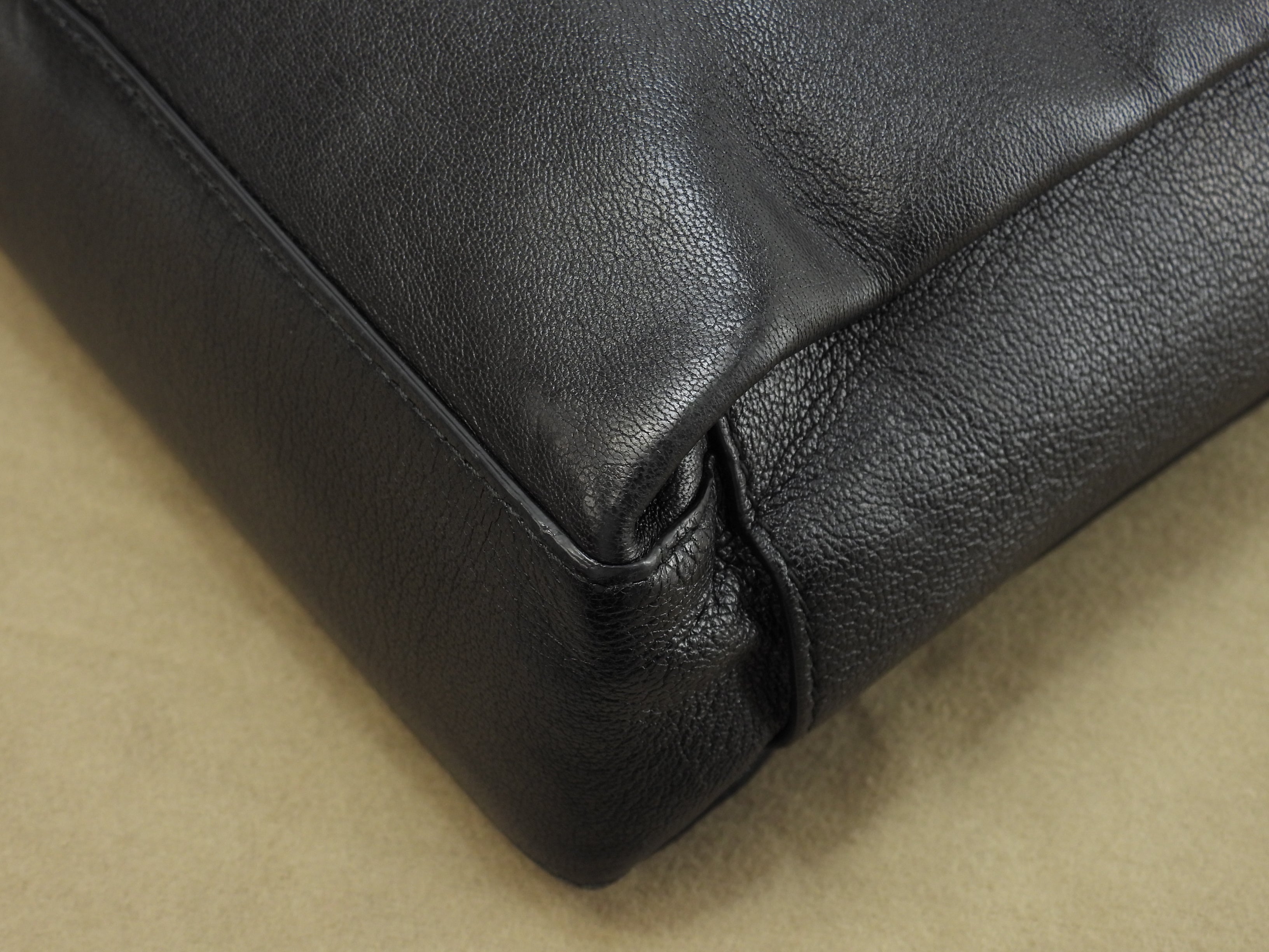 Bottega Veneta ventiquattrore con tracolla in pelle Intrecciato grigio-nera portadocumenti @B03641856K