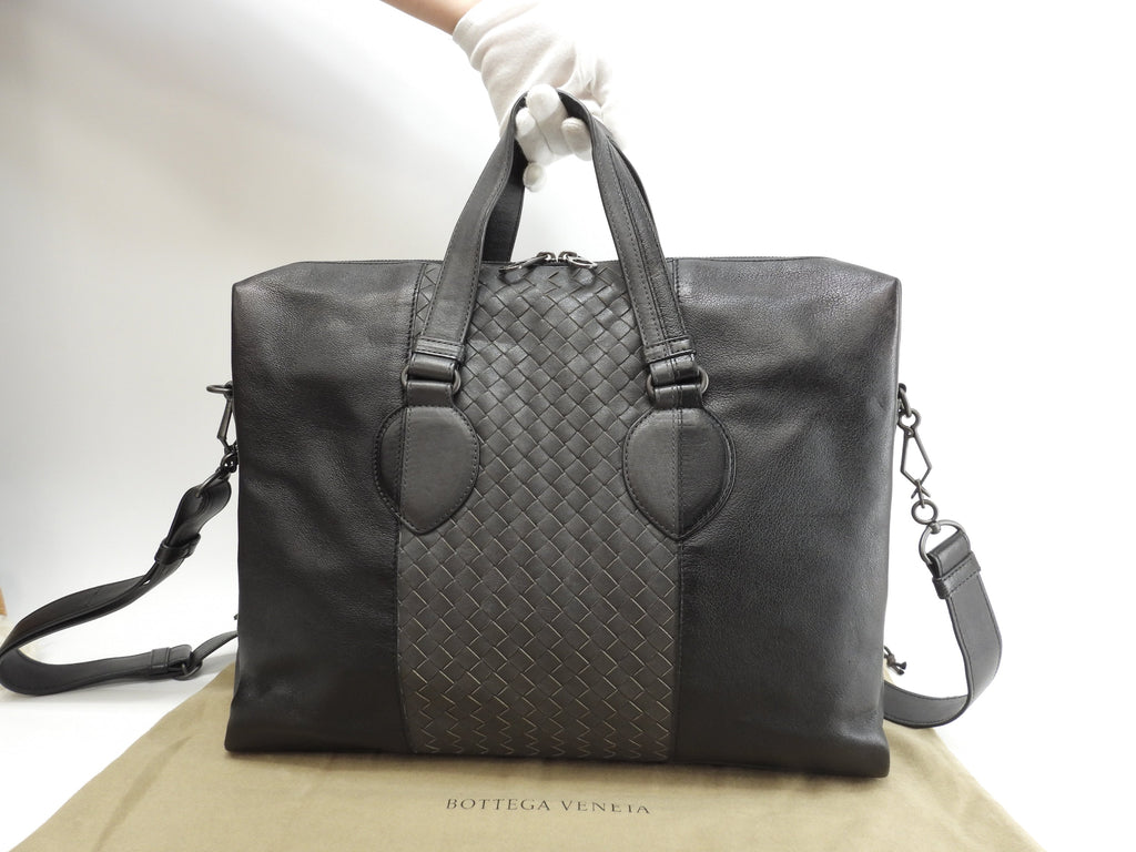 Bottega Veneta ventiquattrore con tracolla in pelle Intrecciato grigio-nera portadocumenti @B03641856K