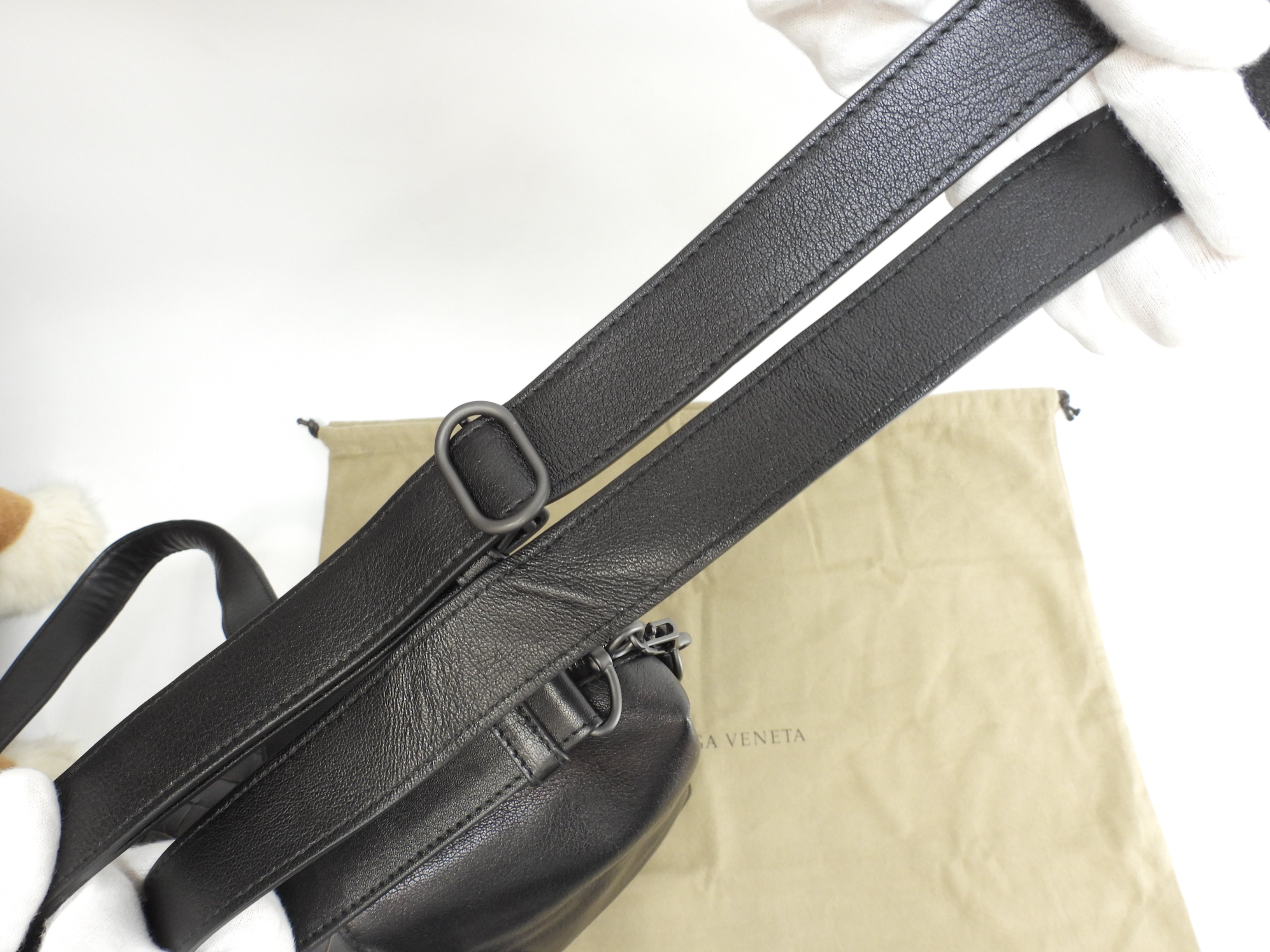 Bottega Veneta ventiquattrore con tracolla in pelle Intrecciato grigio-nera portadocumenti @B03641856K