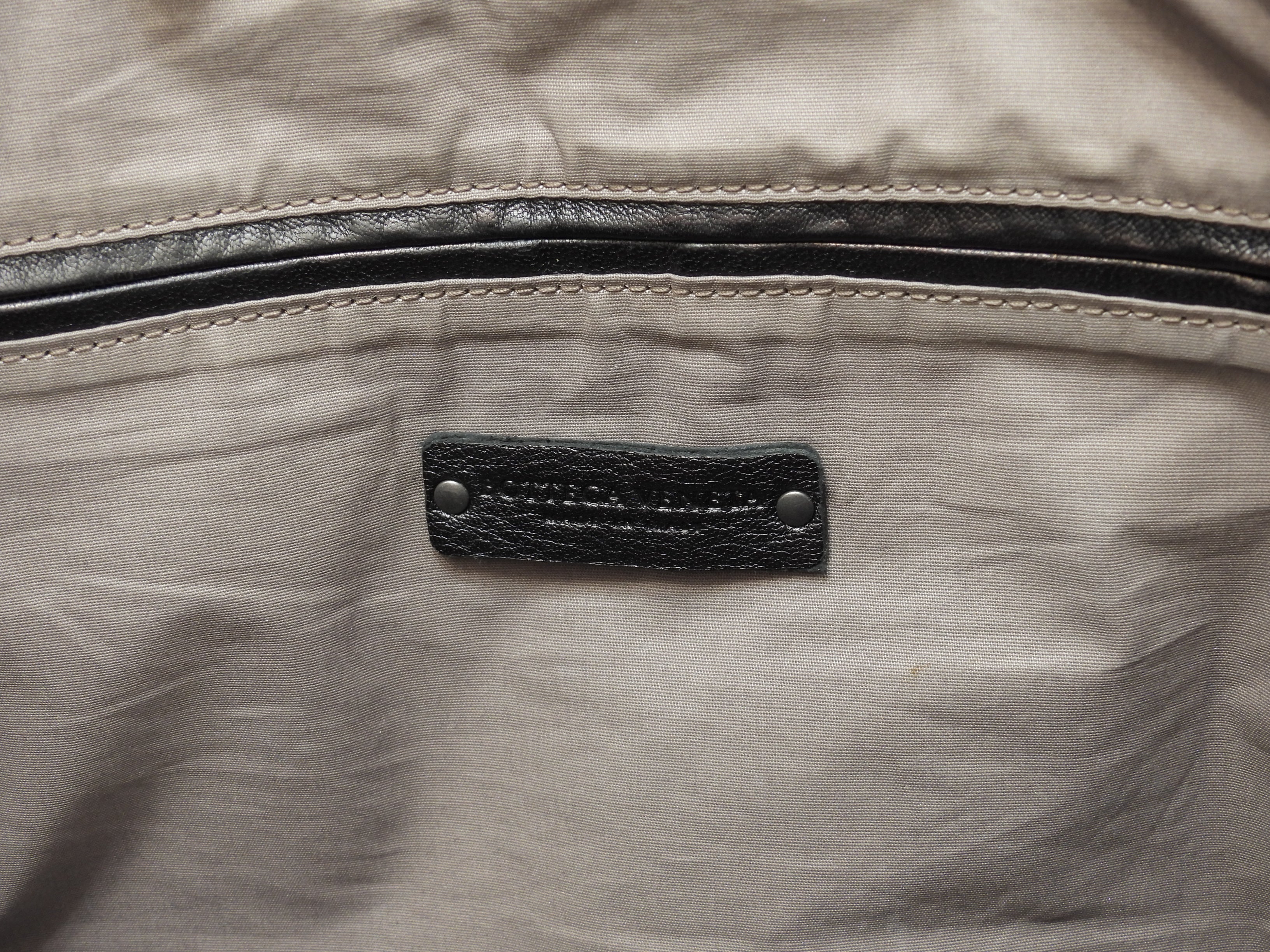 Bottega Veneta ventiquattrore con tracolla in pelle Intrecciato grigio-nera portadocumenti @B03641856K
