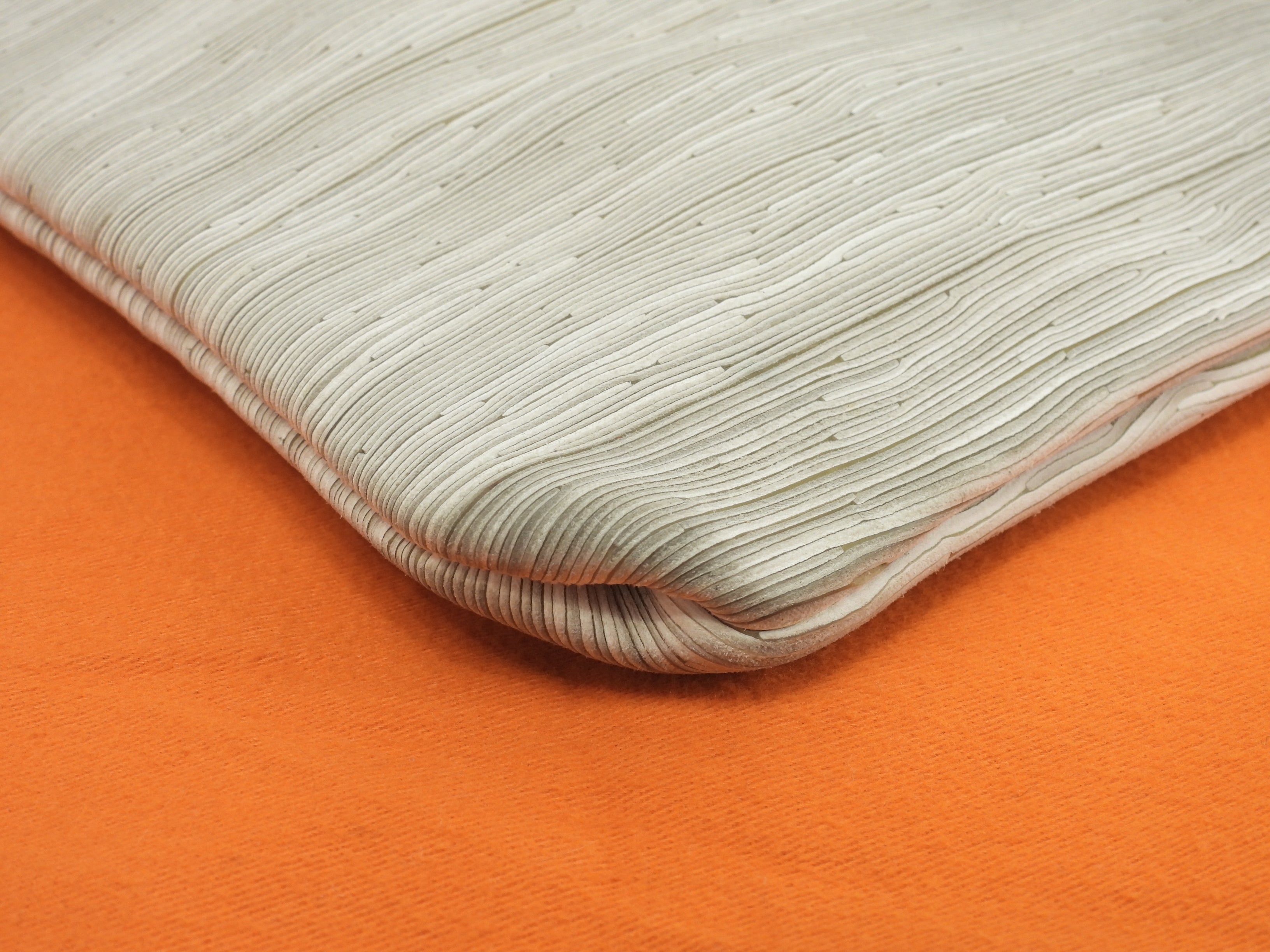 Hermès Pillow Vibrato Leather Grigio Chiaro Pochette Borsa a tracolla @□D 2