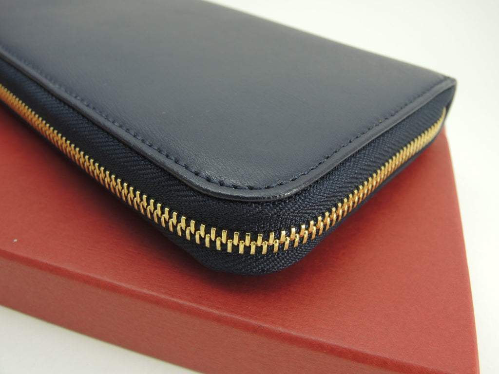 Salvatore Ferragamo Portafoglio lungo LOVE Gancini in pelle blu navy con cerniera, mai usato@ 1