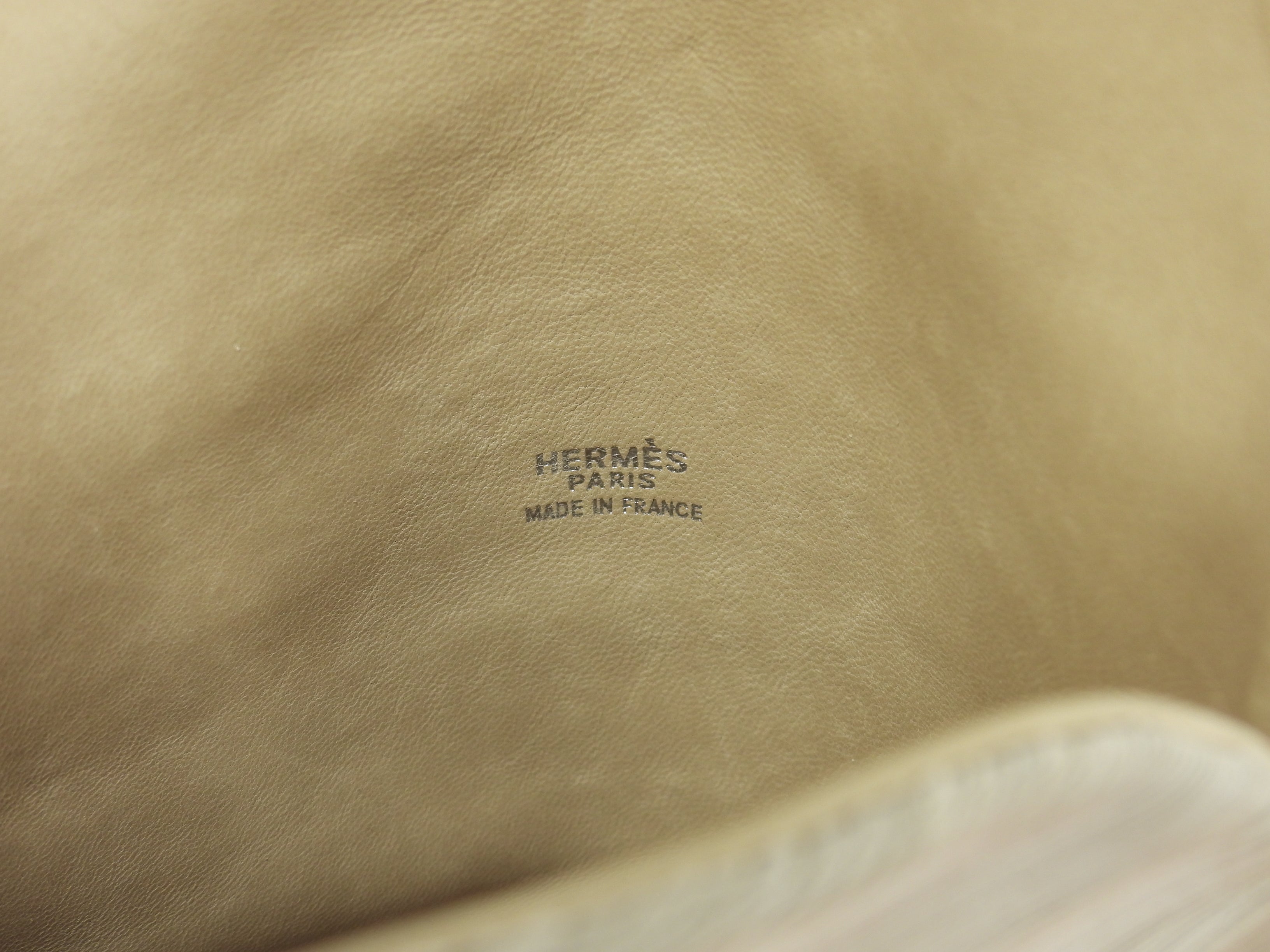 Hermès Pillow Vibrato Leather Grigio Chiaro Pochette Borsa a tracolla @□D 2