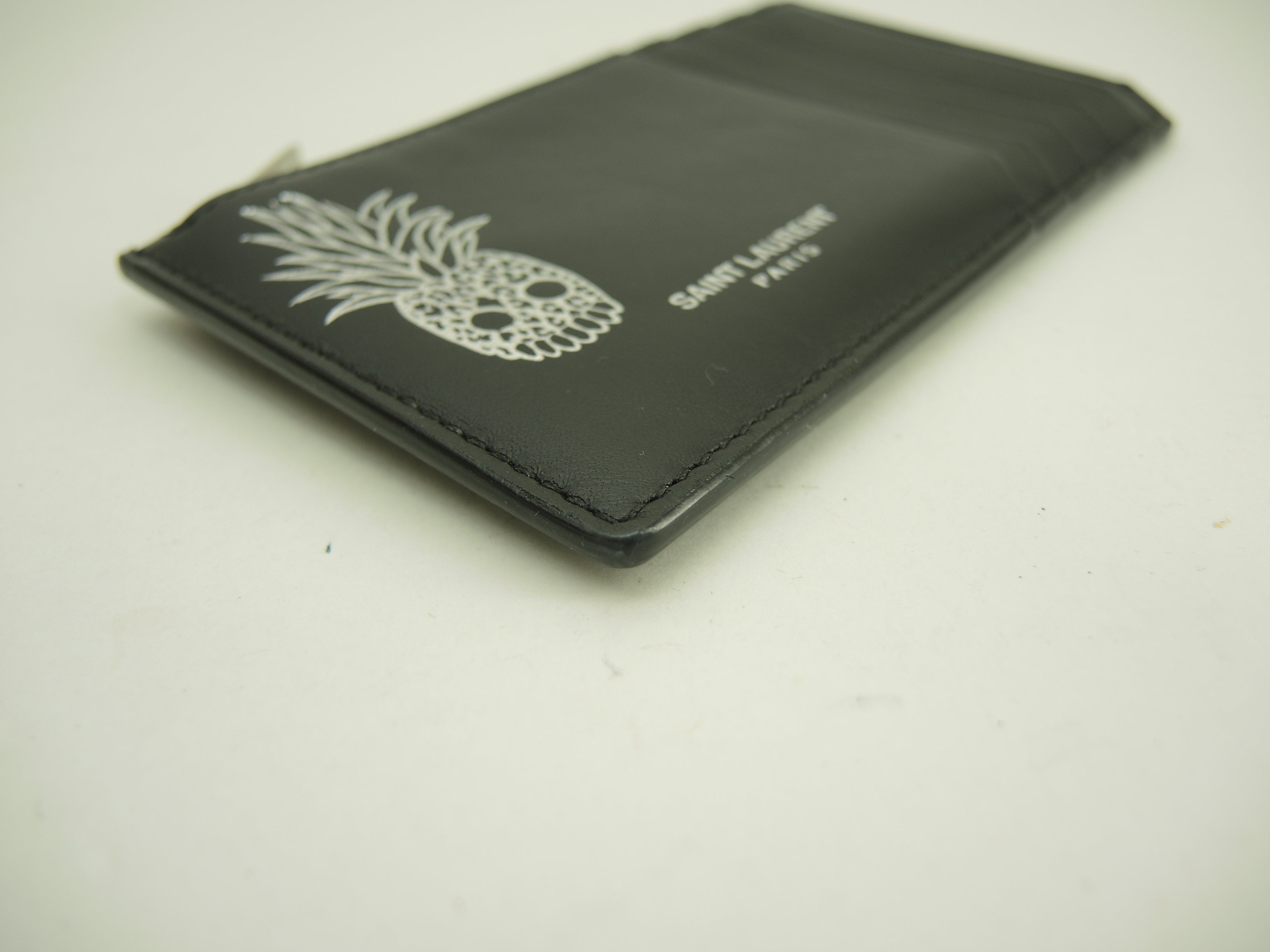 Portamonete Saint Laurent con scomparto per carte di credito YSL in pelle nera con teschio@ 79
