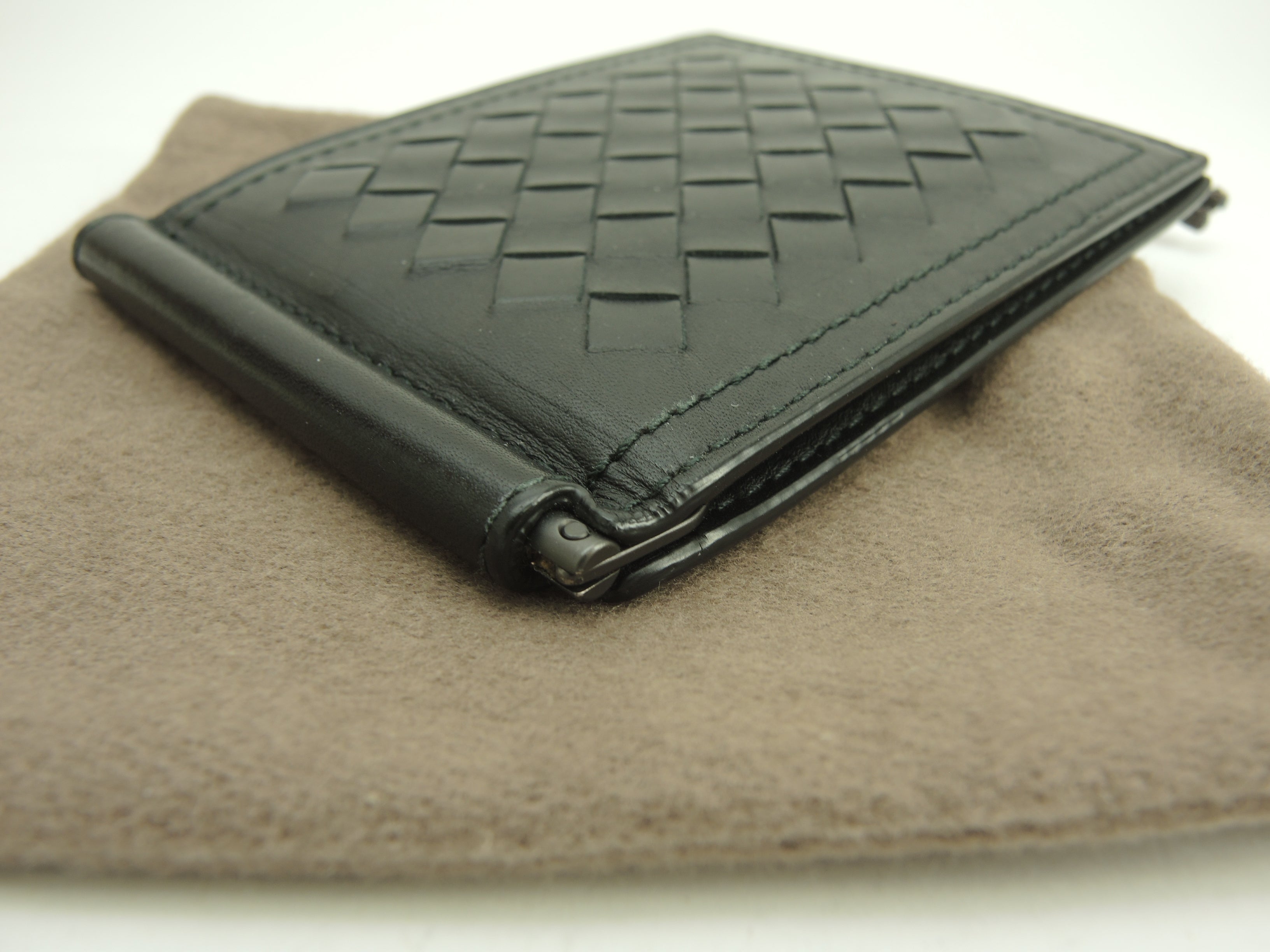 Bottega Veneta - Portafoglio con clip portabanconote, in pelle nera Intrecciato, scomparti per carte di credito e banconote @S01964108H
