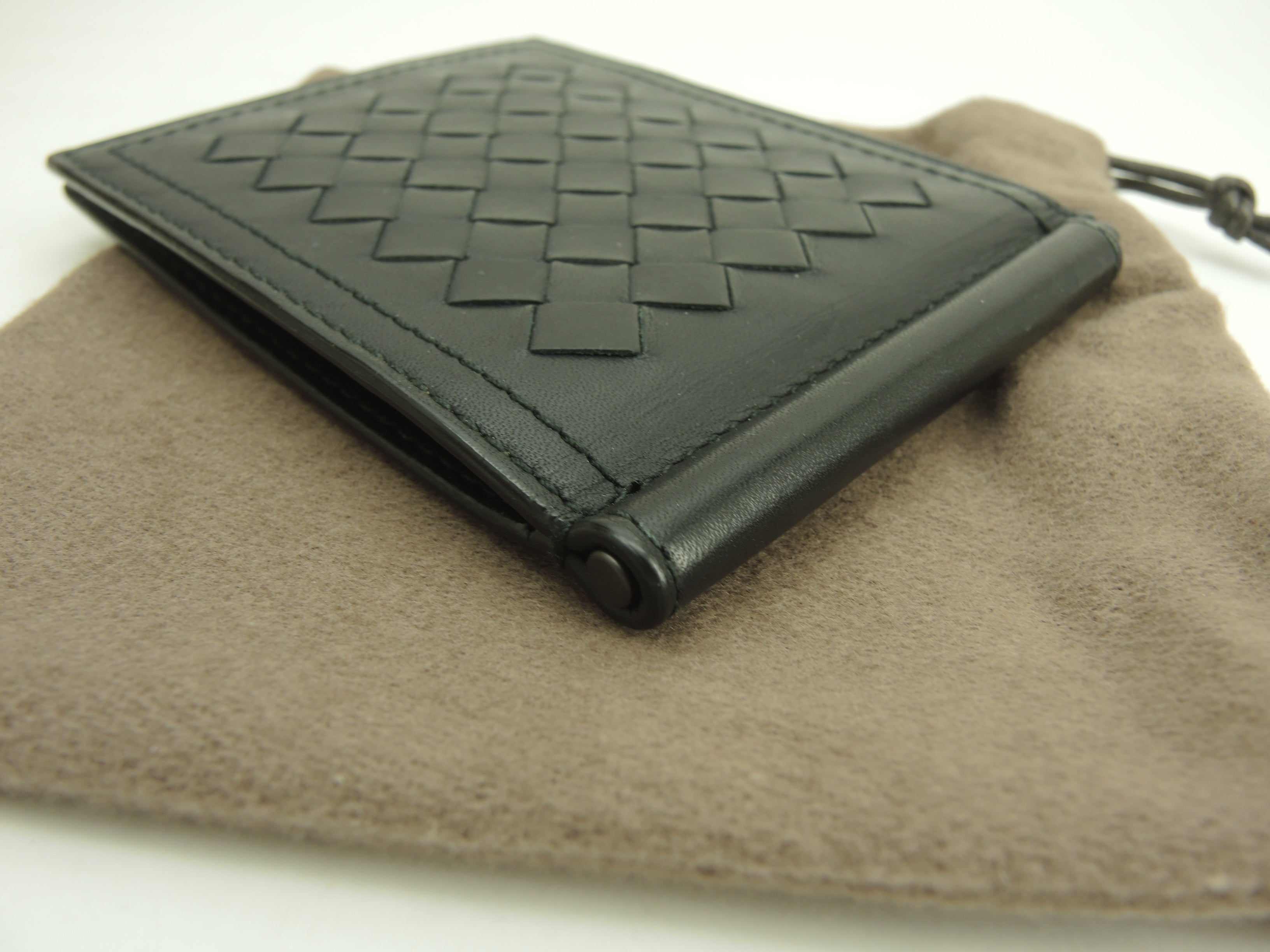 Bottega Veneta - Portafoglio con clip portabanconote, in pelle nera Intrecciato, scomparti per carte di credito e banconote @S01964108H