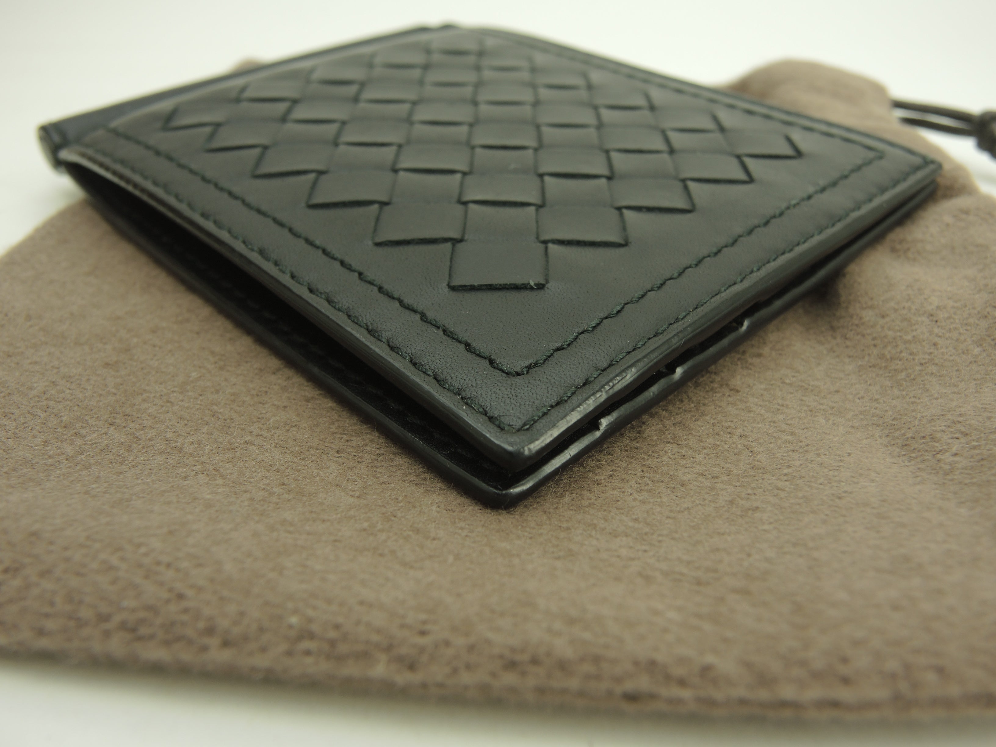 Bottega Veneta - Portafoglio con clip portabanconote, in pelle nera Intrecciato, scomparti per carte di credito e banconote @S01964108H