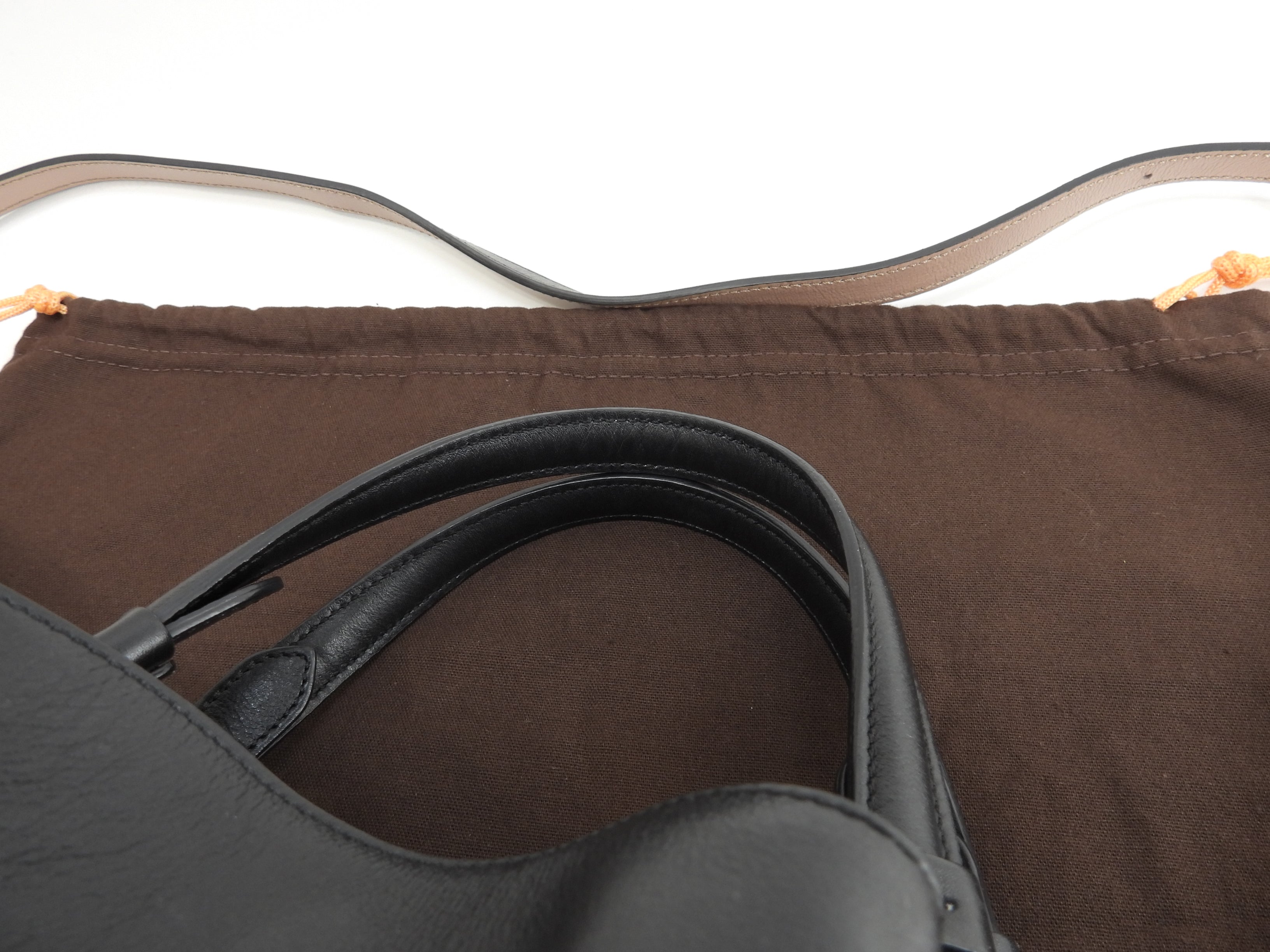Tod's Mini Tote Bag in pelle nera, con tracolla, borsa a mano in ottime condizioni@4B33