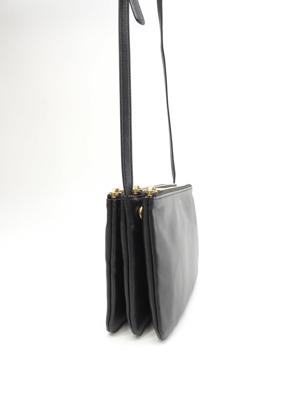 Celine Trio Small in pelle nera con hardware dorato, pochette a tracolla @U-AT-0189