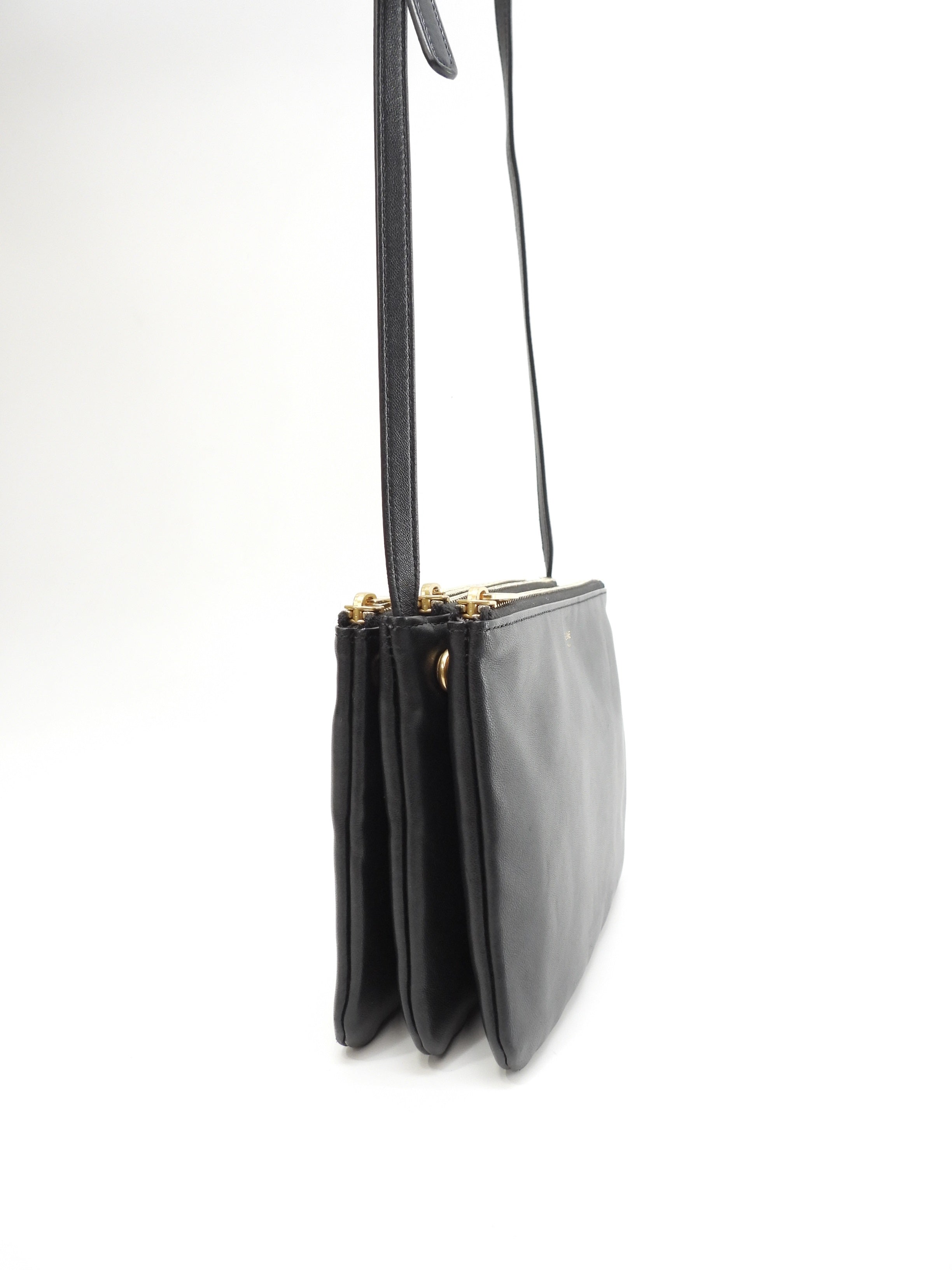 Celine Trio Small in pelle nera con hardware dorato, pochette a tracolla @U-AT-0189