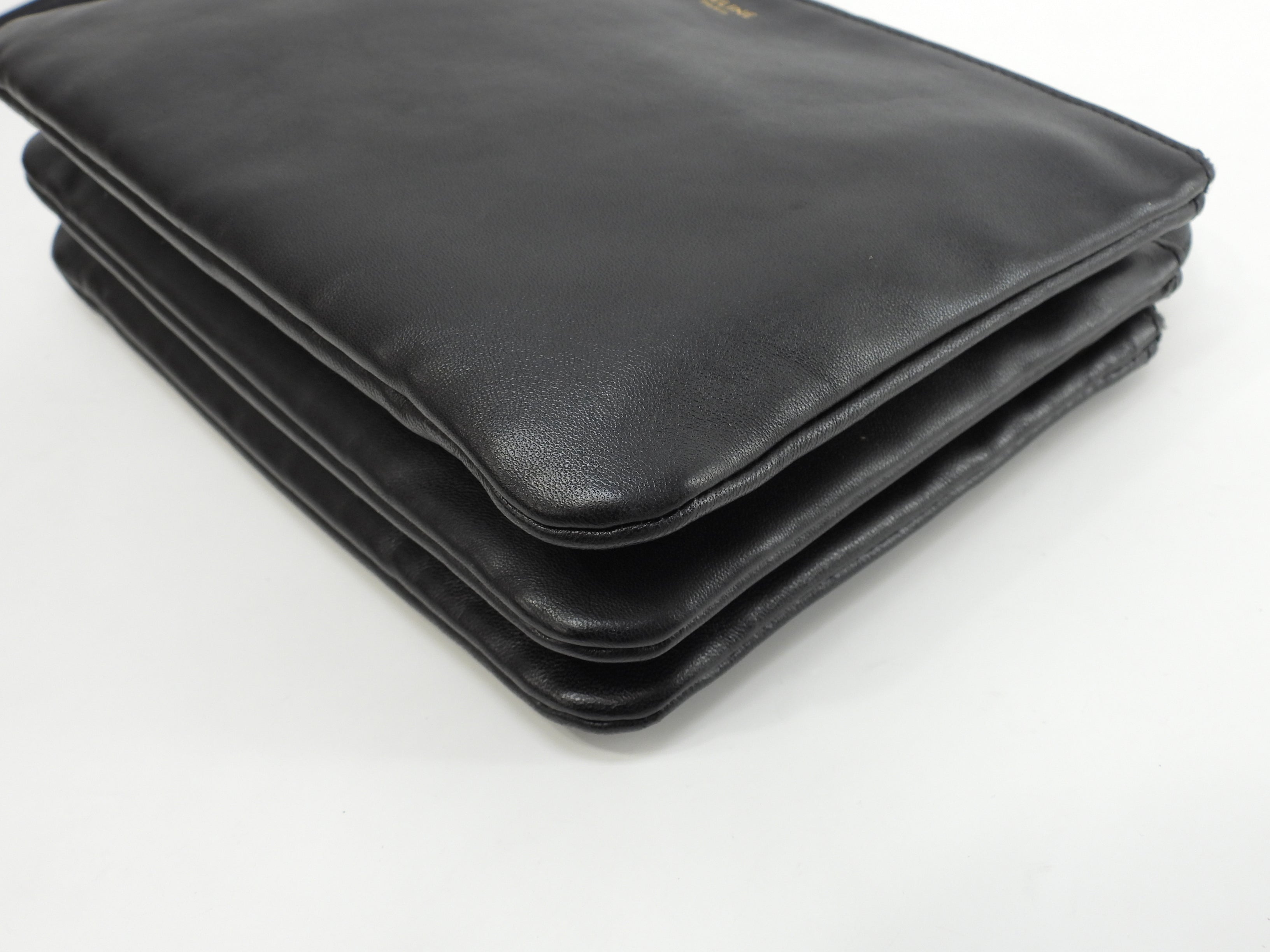 Celine Trio Small in pelle nera con hardware dorato, pochette a tracolla @U-AT-0189