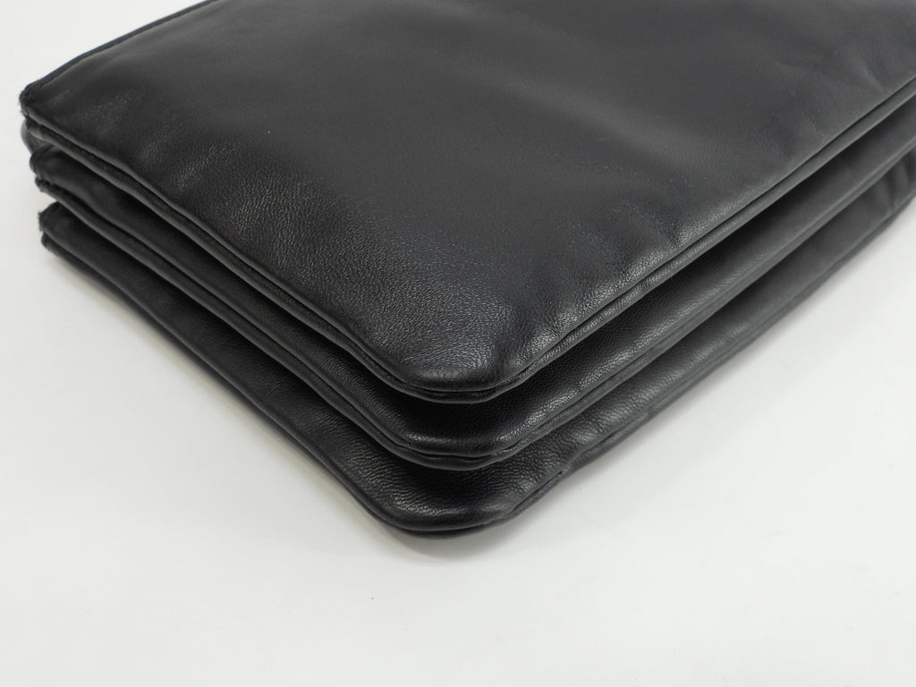 Celine Trio Small in pelle nera con hardware dorato, pochette a tracolla @U-AT-0189