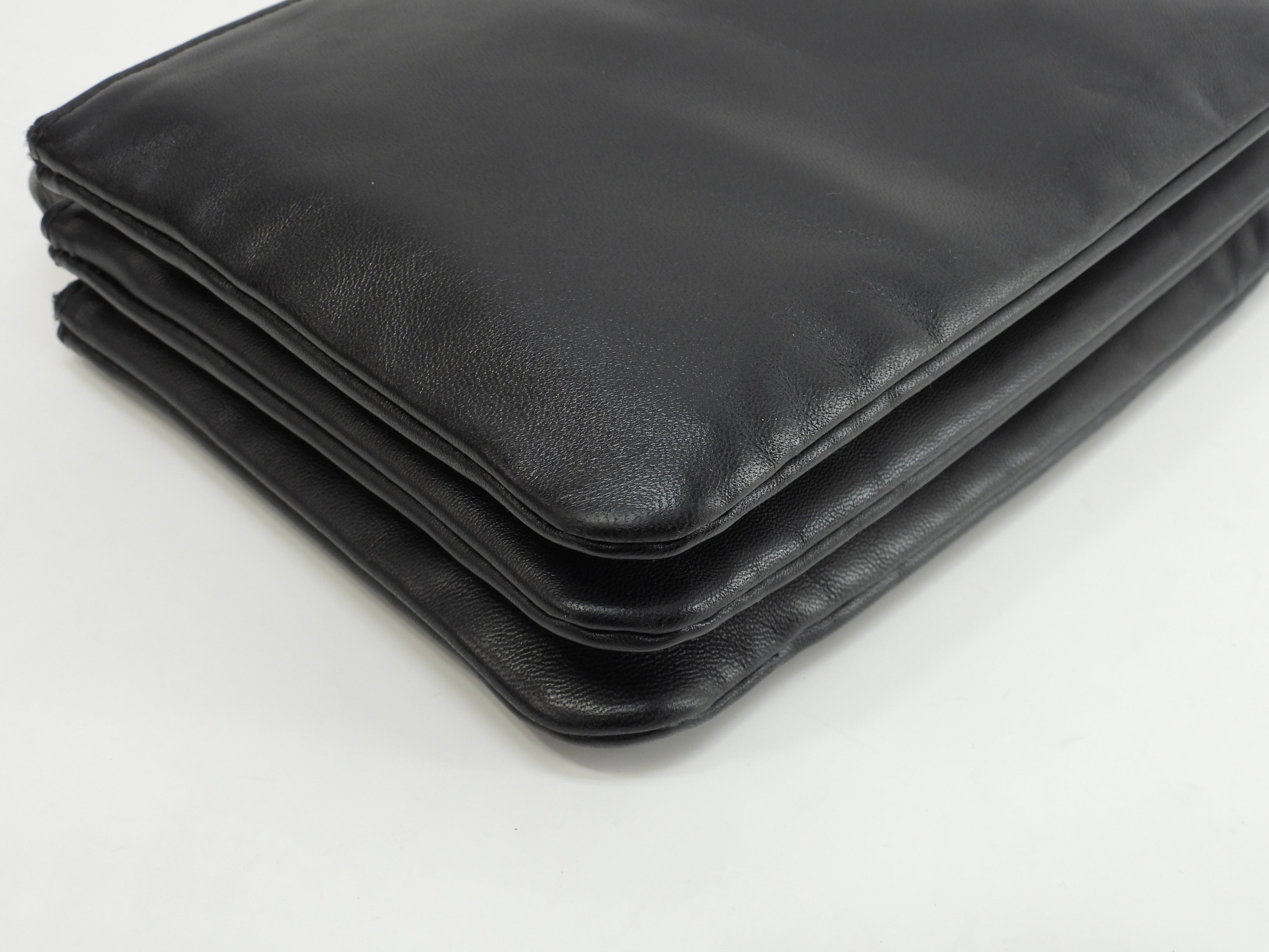 Celine Trio Small in pelle nera con hardware dorato, pochette a tracolla @U-AT-0189