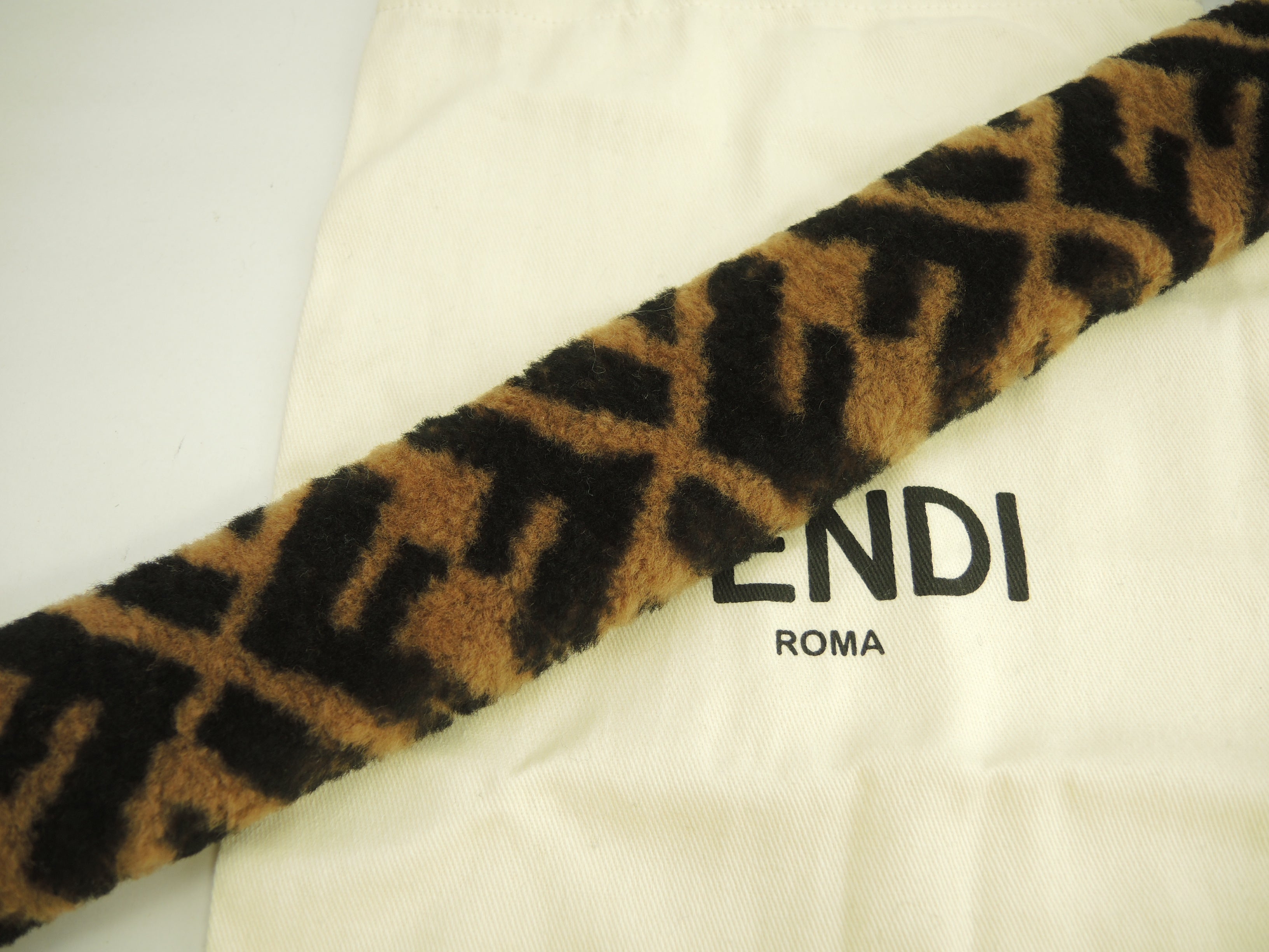 Fendi tracolla lunga motivo FF montone marrone nero spessa ottime condizioni@ 21