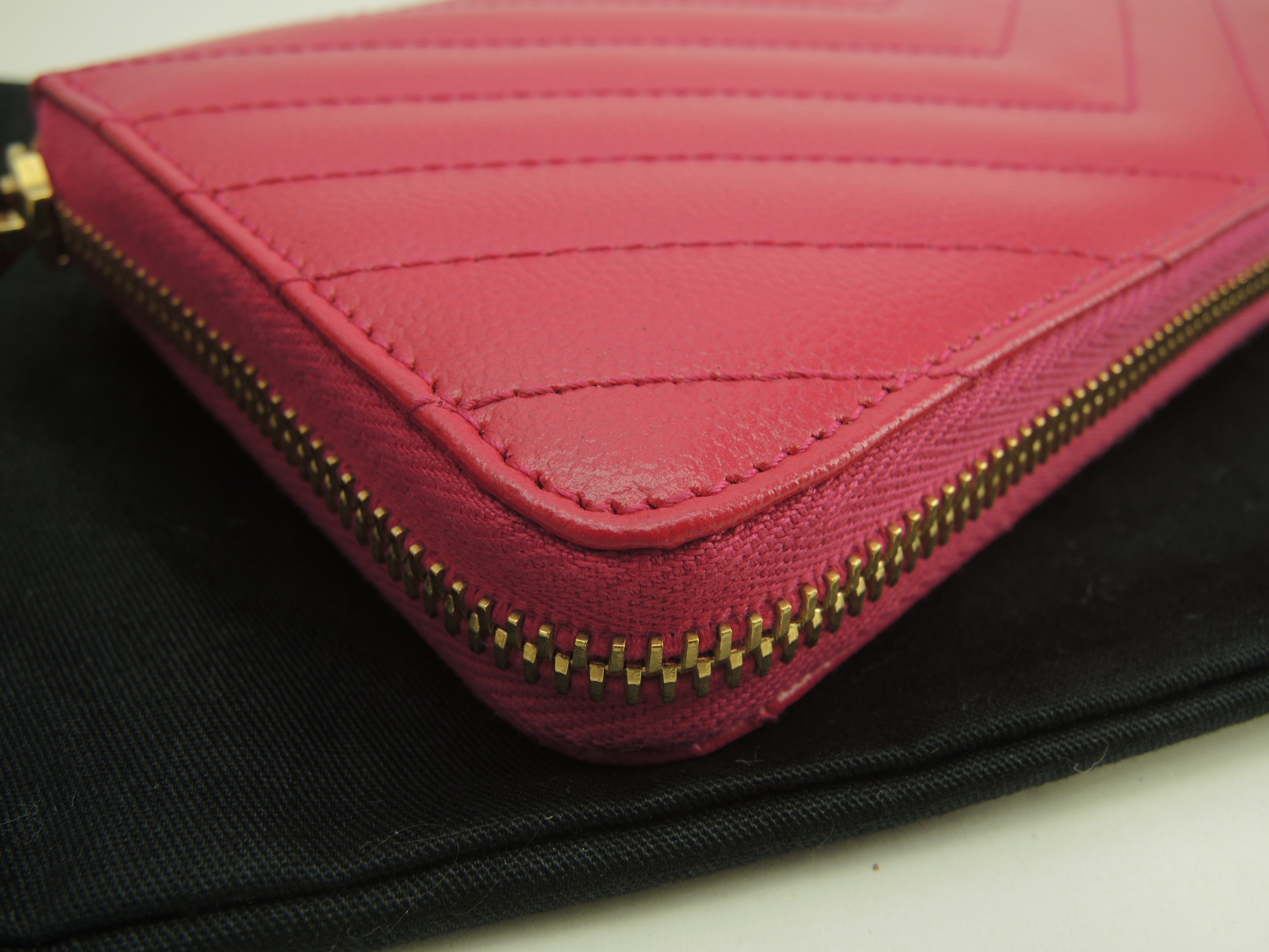 サンローラン ロングウォレット YSL レザー/ピンク ラウンドジップ長財布 ゴールド金具 新品同様@ 91