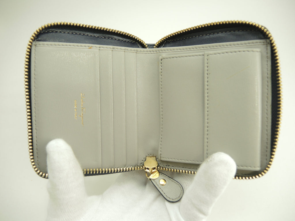 Salvatore Ferragamo Portafoglio compatto Gancini in pelle blu navy con zip piccole@ 18