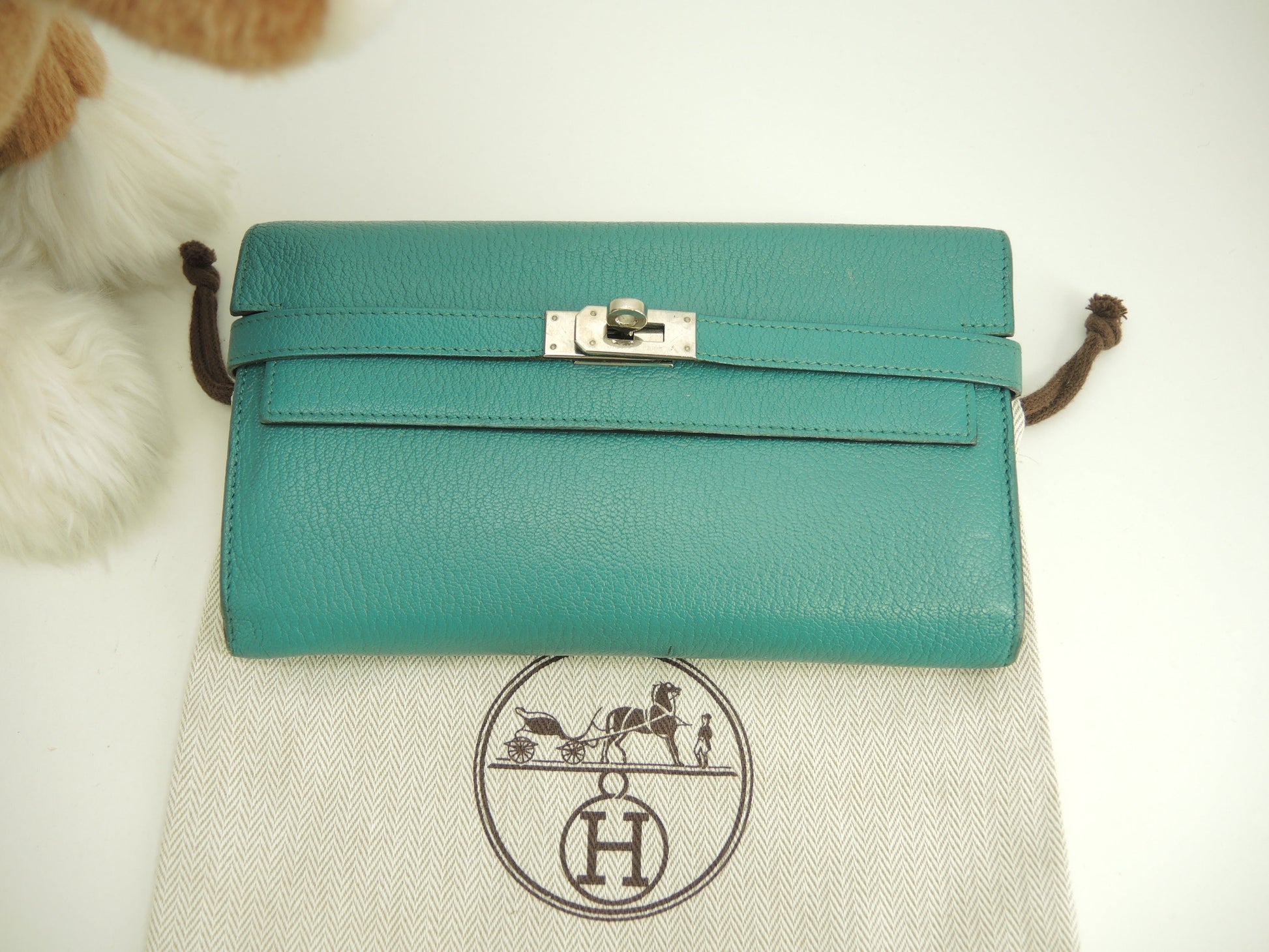 Hermès Portafoglio lungo Kelly, pelle di capra Chèvre, Blue Paon, portafoglio bi-fold, hardware in argento @X