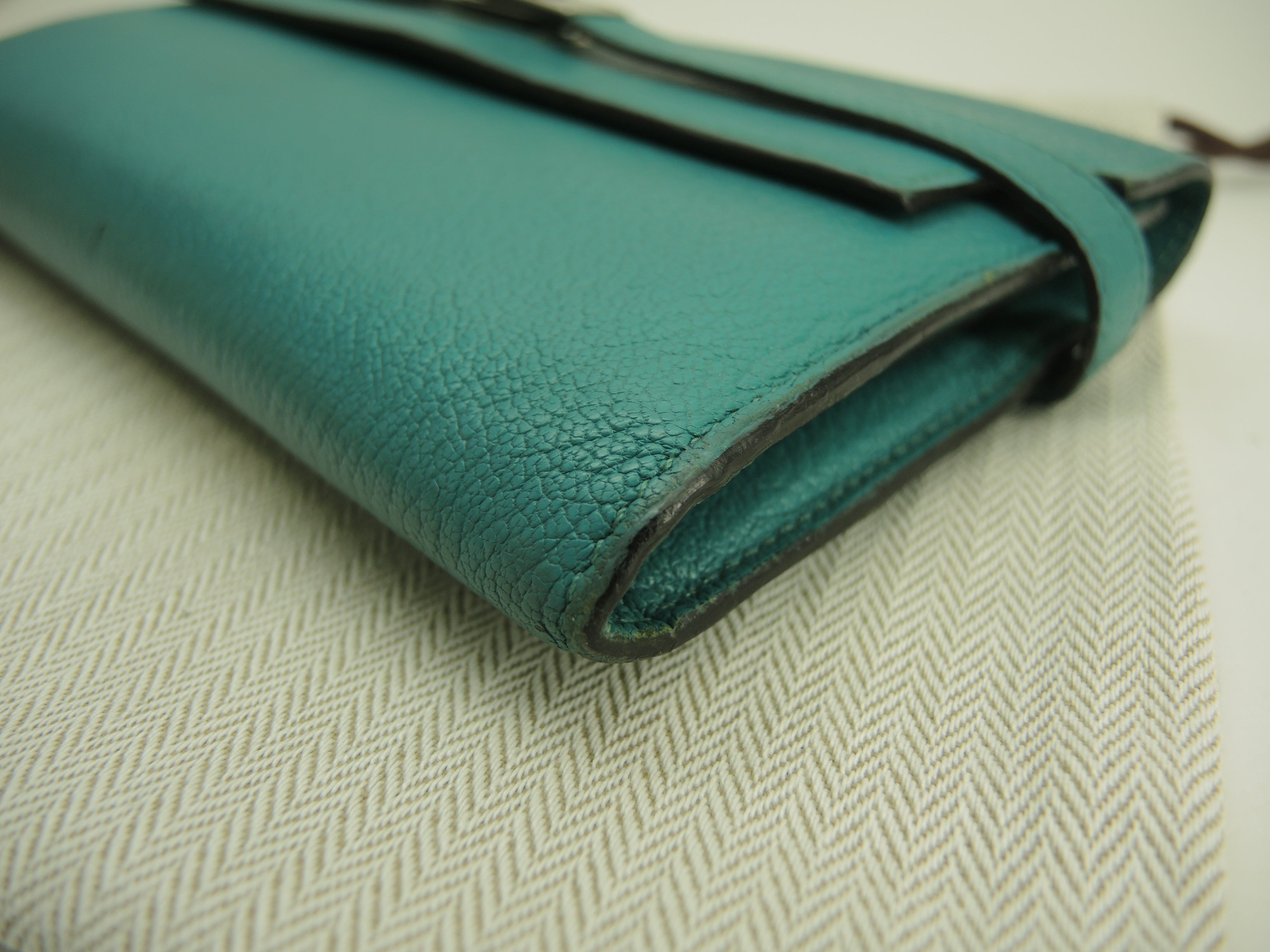 Hermès Portafoglio lungo Kelly, pelle di capra Chèvre, Blue Paon, portafoglio bi-fold, hardware in argento @X