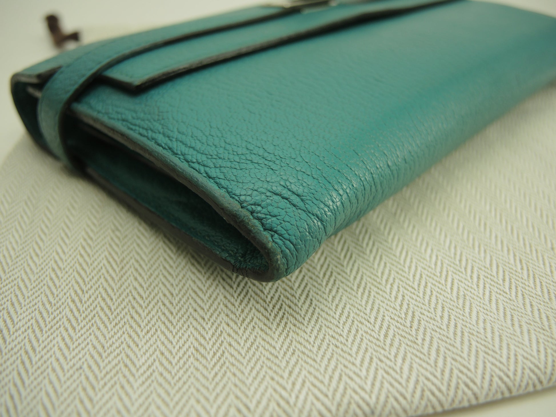 Hermès Portafoglio lungo Kelly, pelle di capra Chèvre, Blue Paon, portafoglio bi-fold, hardware in argento @X
