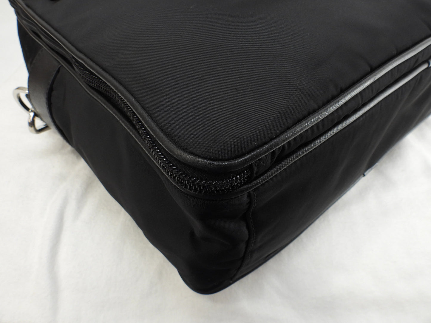 Borsello Prada grande in pelle Saffiano/nylon nero con portadocumenti con cerniera@165 3