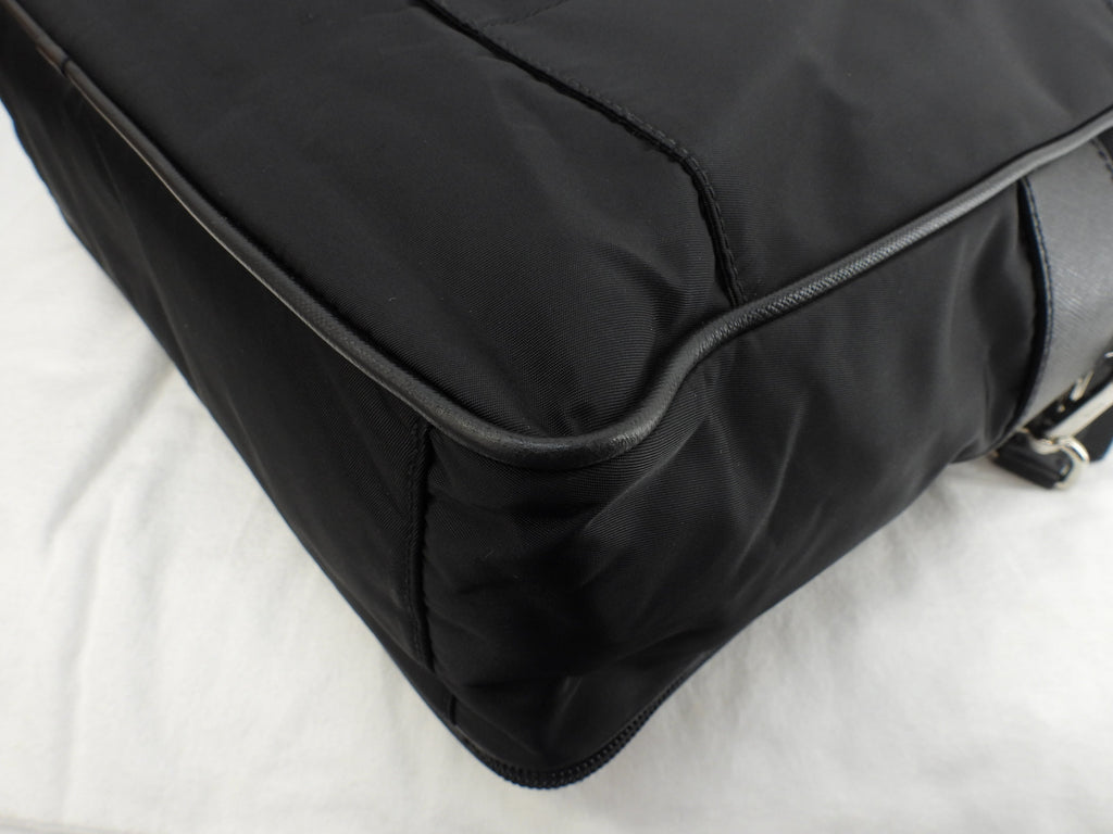 Borsello Prada grande in pelle Saffiano/nylon nero con portadocumenti con cerniera@165 3