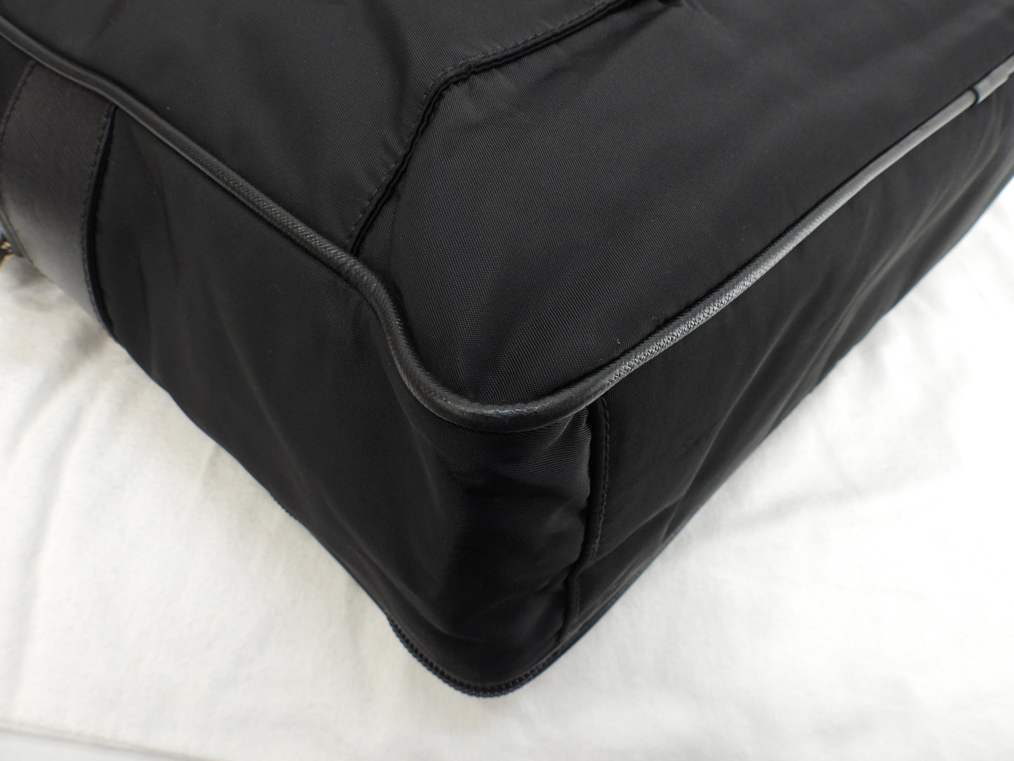 Borsello Prada grande in pelle Saffiano/nylon nero con portadocumenti con cerniera@165 3