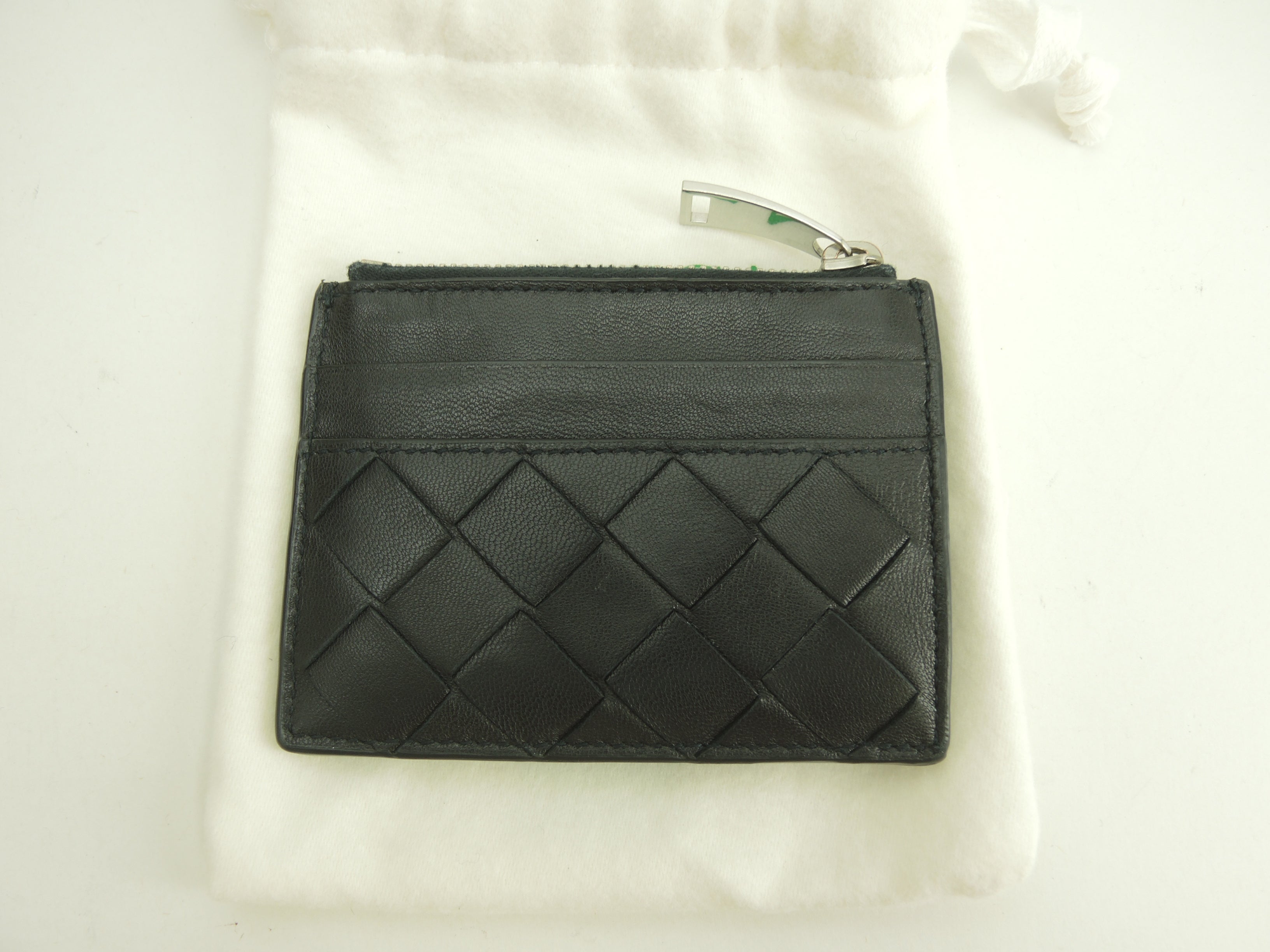Bottega Veneta Portamonete in pelle nera con motivo Intrecciato interno e tasche per carte @S02088900O